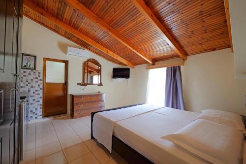 Budget Double Room photo 3