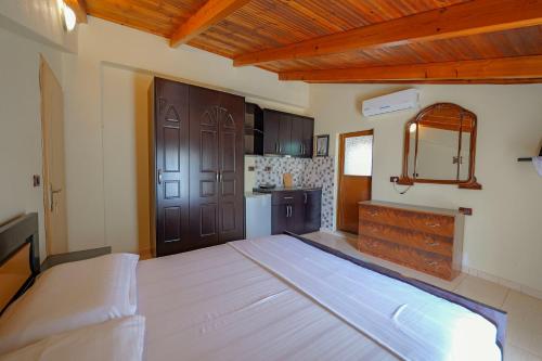 Budget Double Room photo 2
