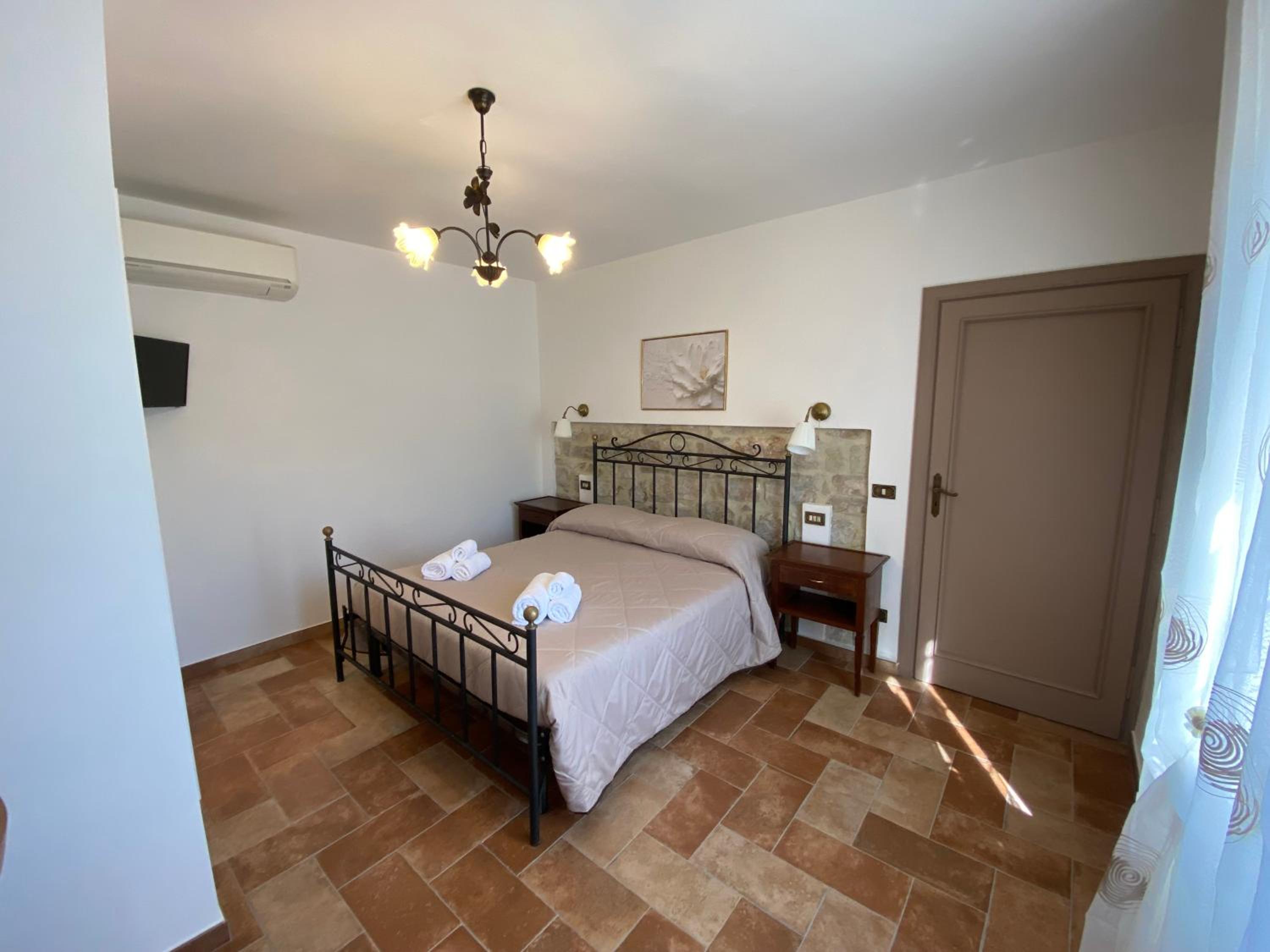 Double Room With Private Bathroom photo 1