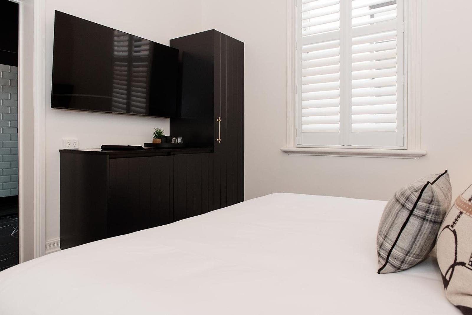 Standard King Room photo 2