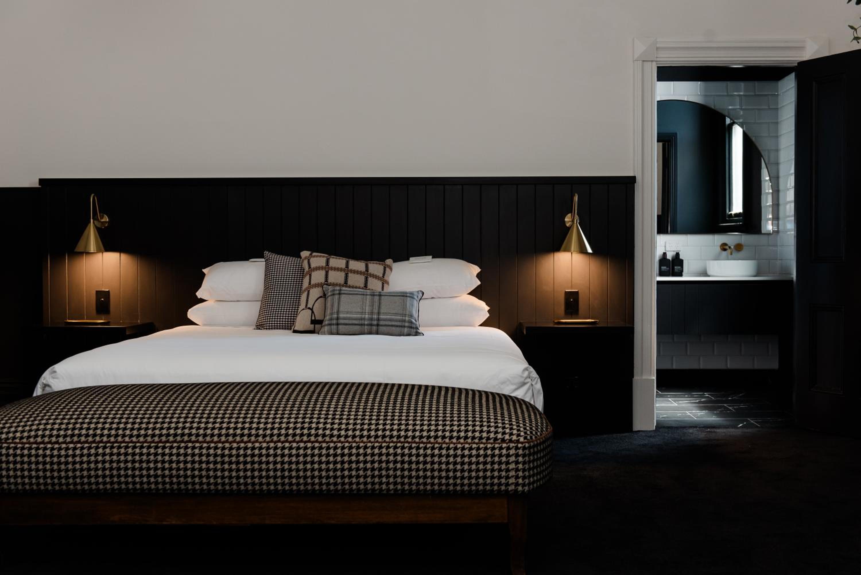 Deluxe King Room photo 1