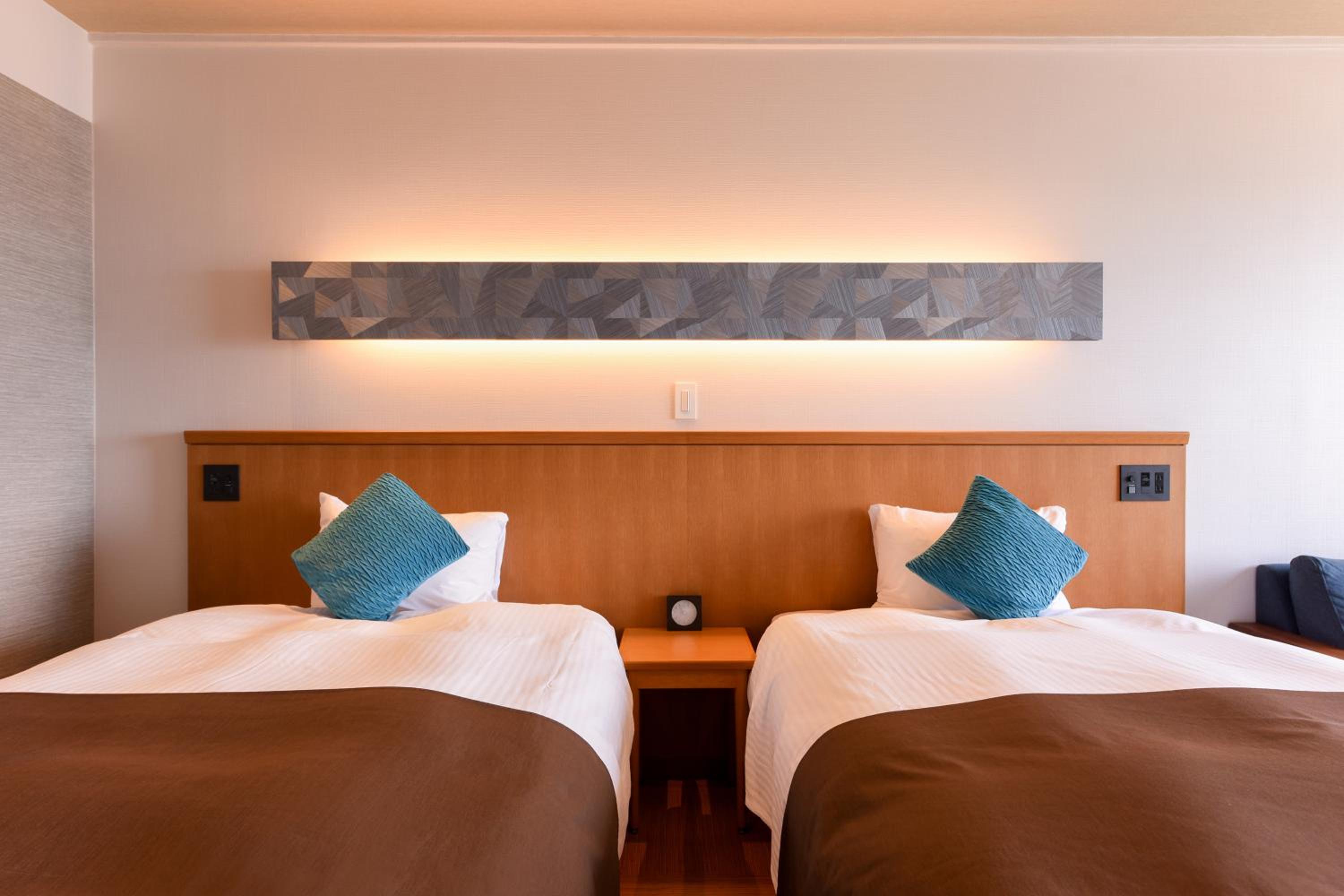 Standard Twin Room With Sea View - Non-Smoking photo 1