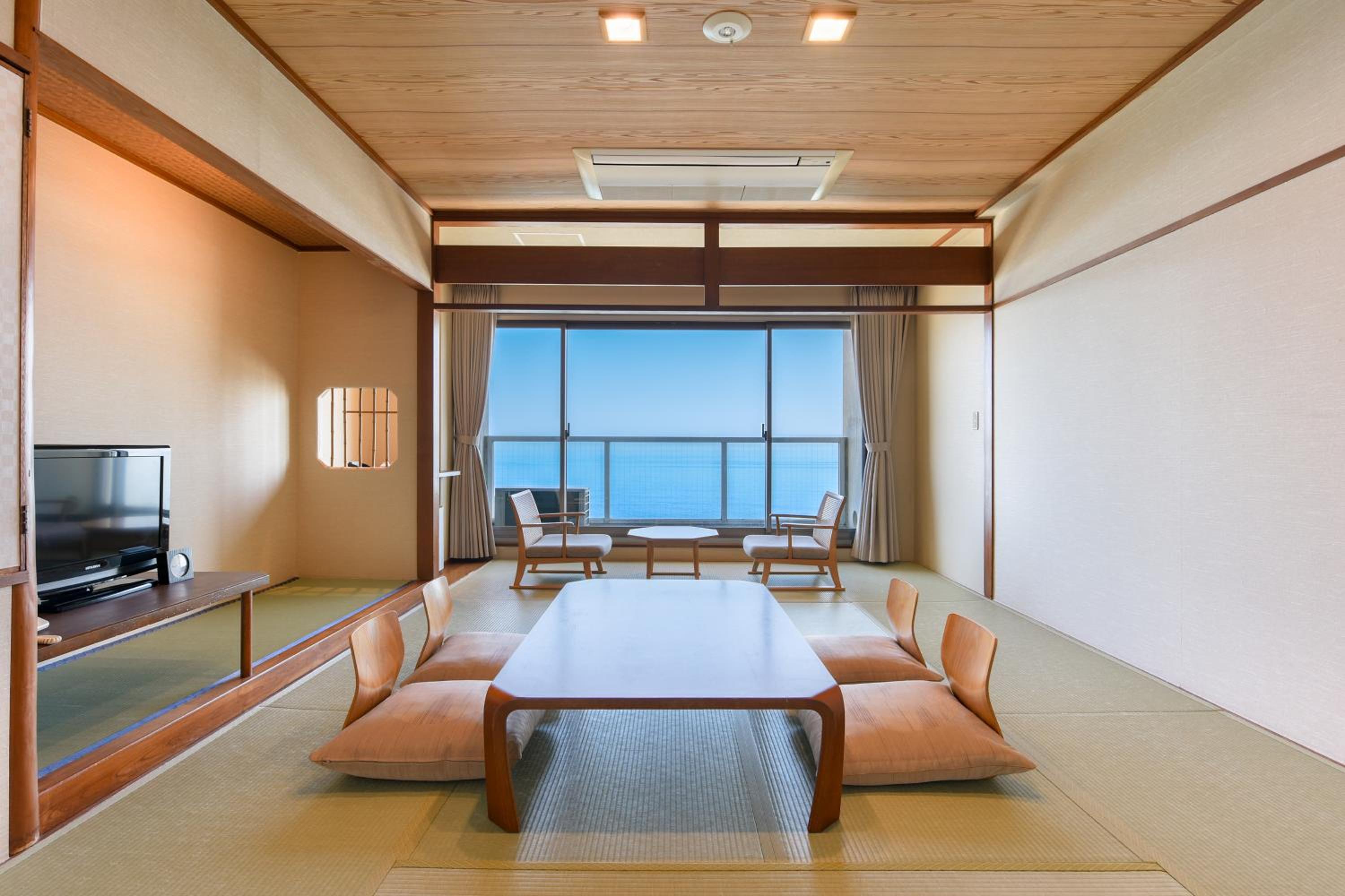 Japanese-Style Quadruple Room - Smoking photo 1
