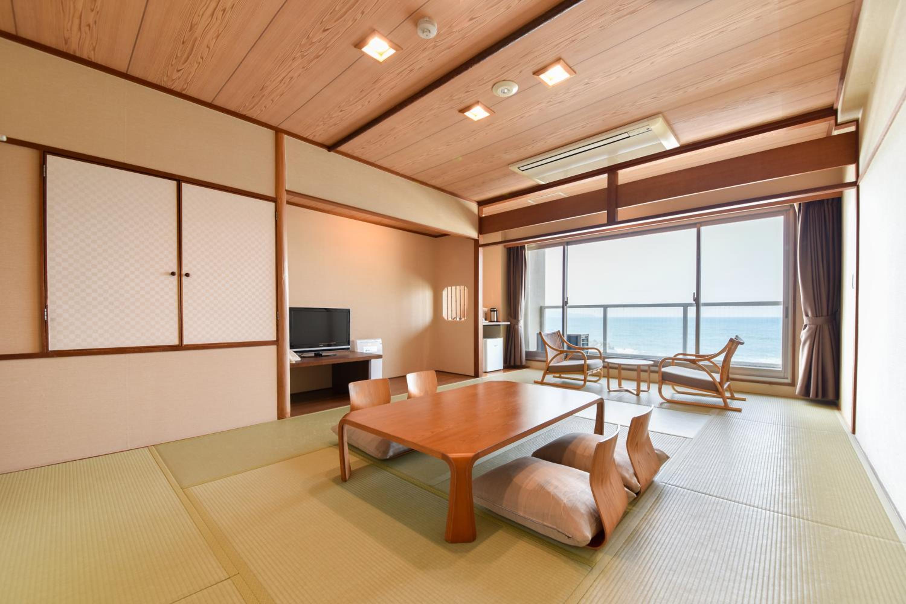 Japanese-Style Quadruple Room - Smoking photo 2