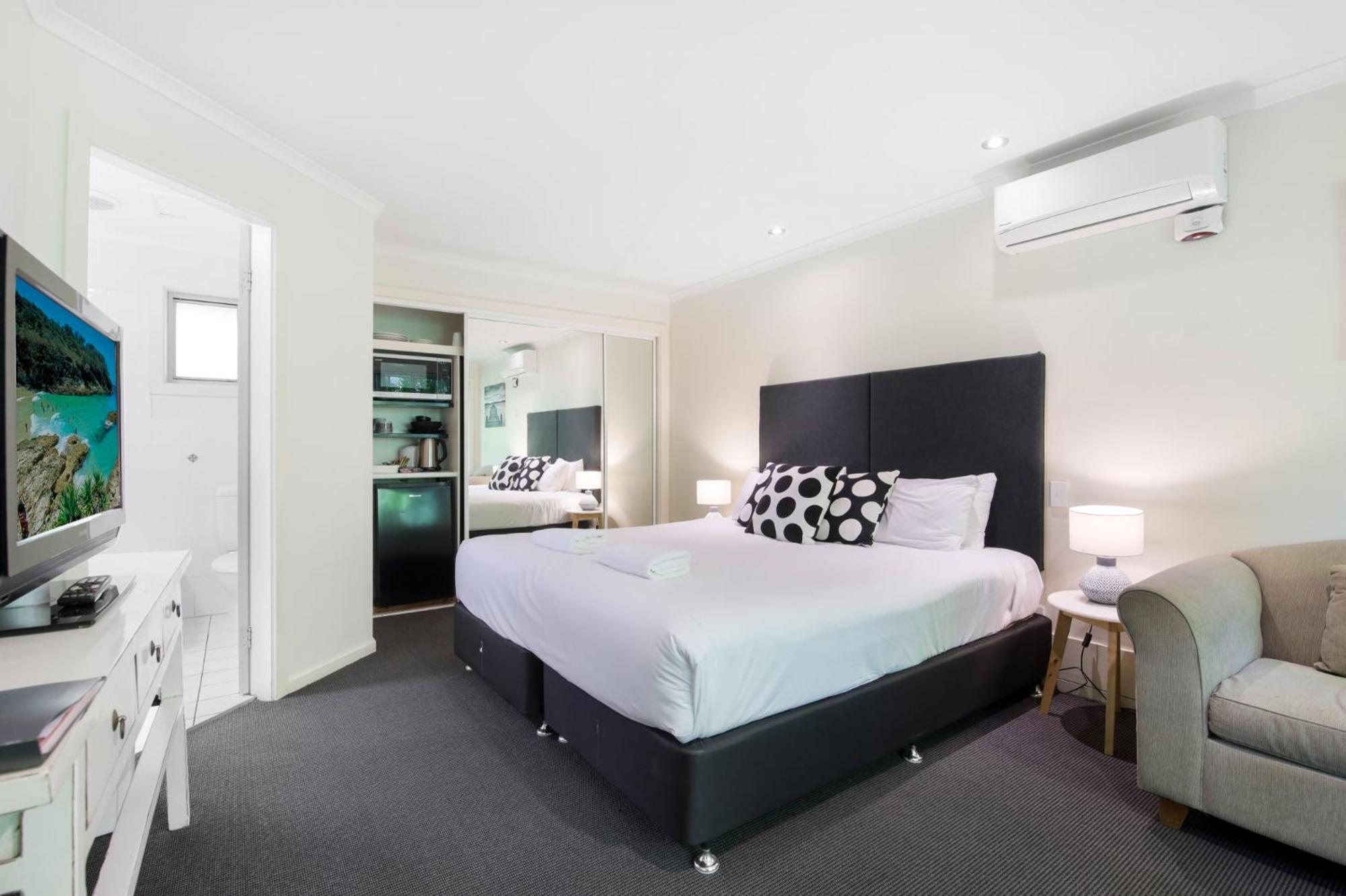 Studio Apartment photo 3