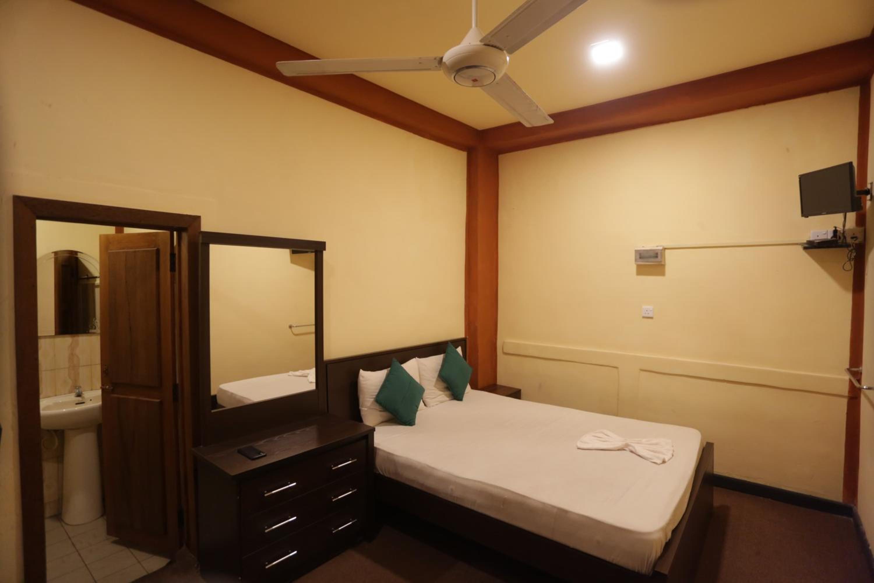Standard Double Room With Fan photo 2