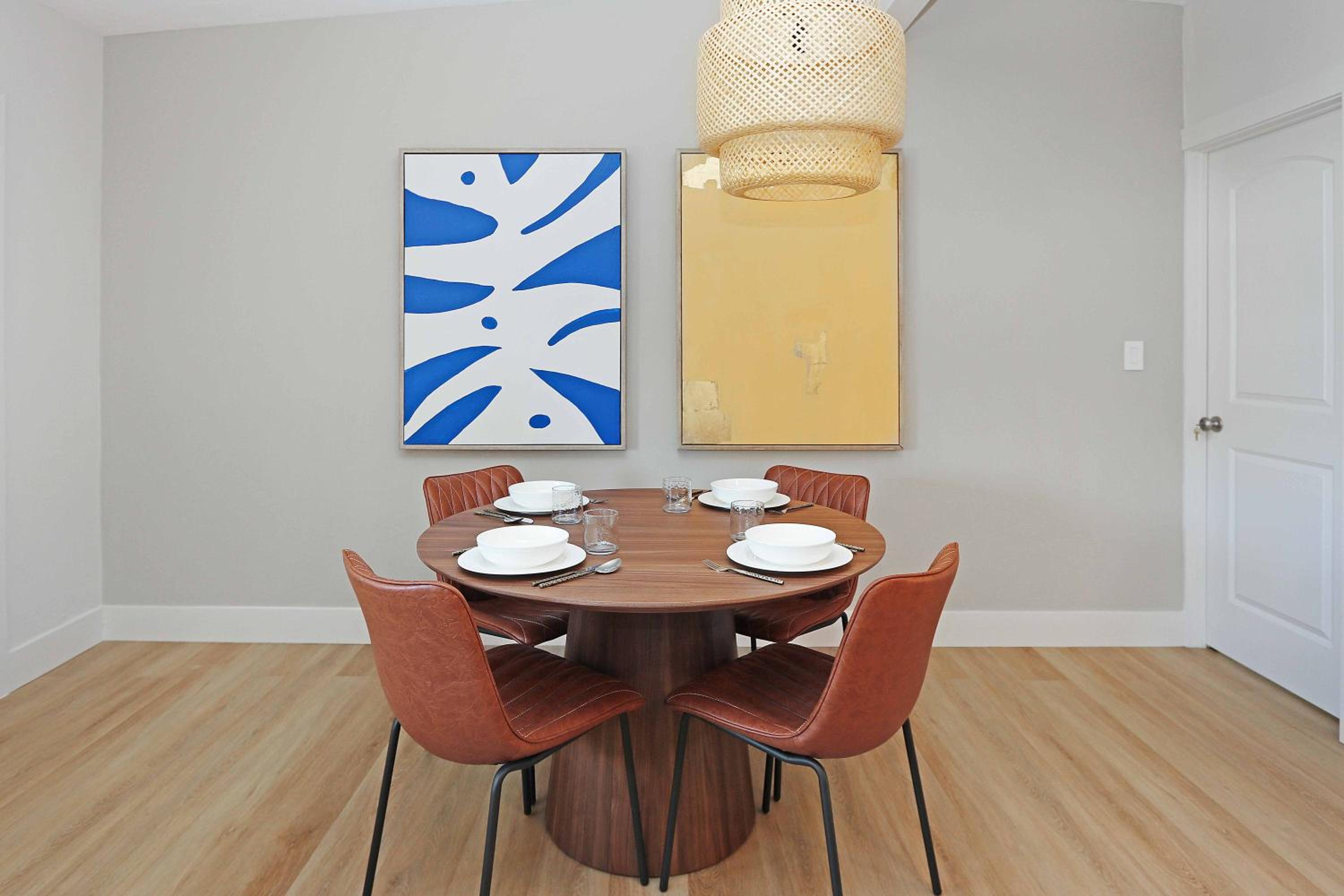 Three-Bedroom House - Photo 4