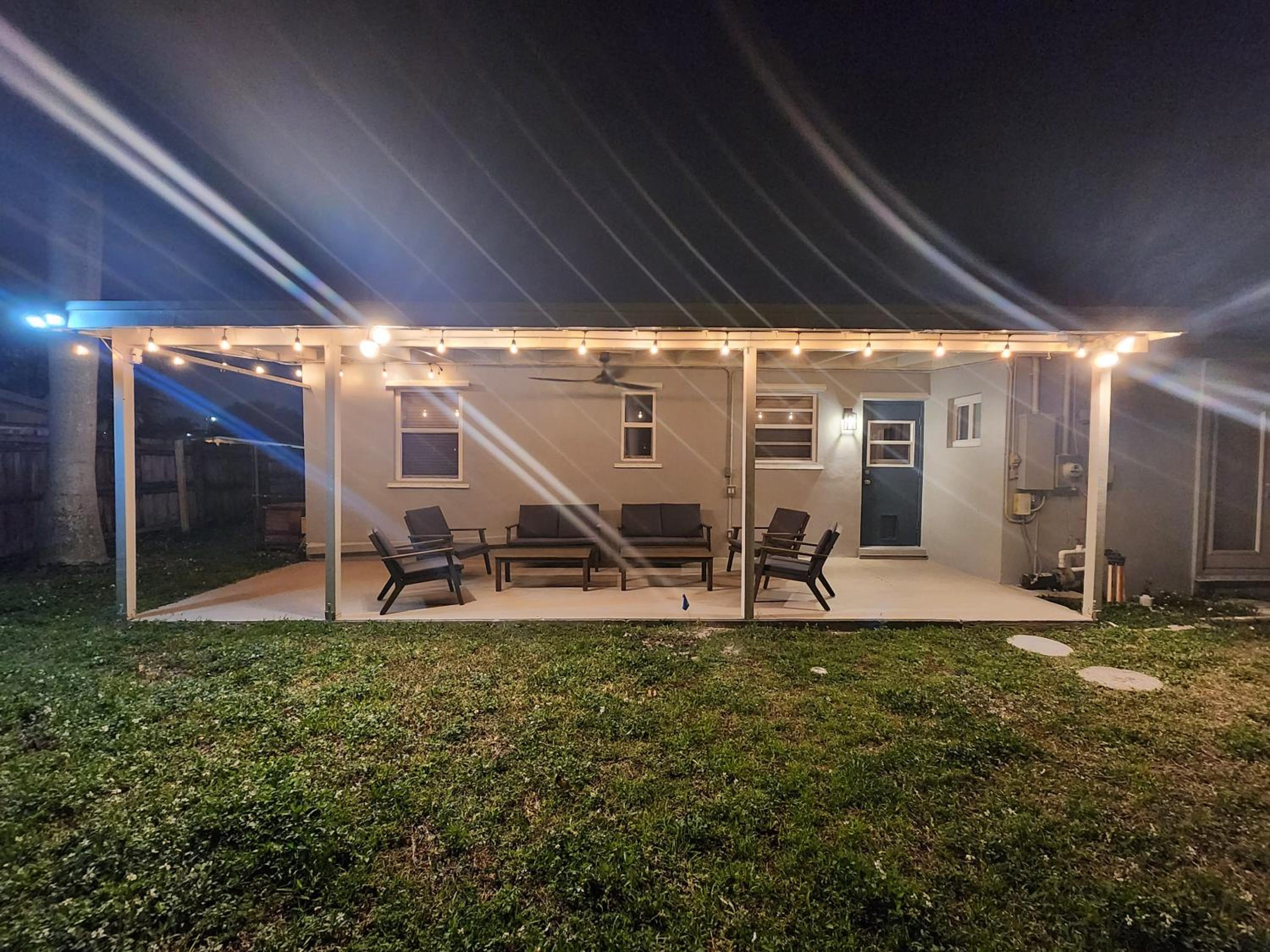Three-Bedroom House - Photo 2