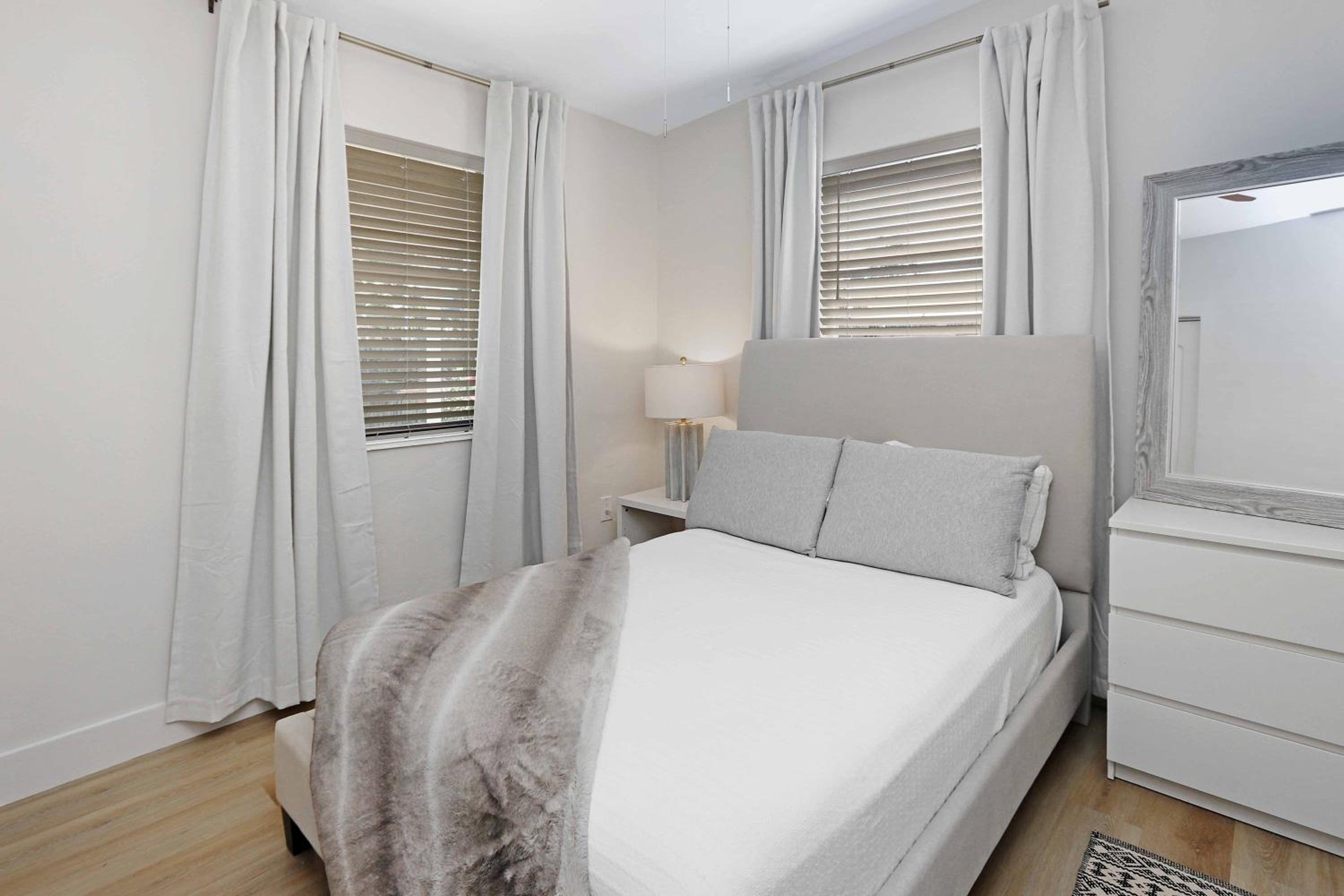 Three-Bedroom House - Photo 22