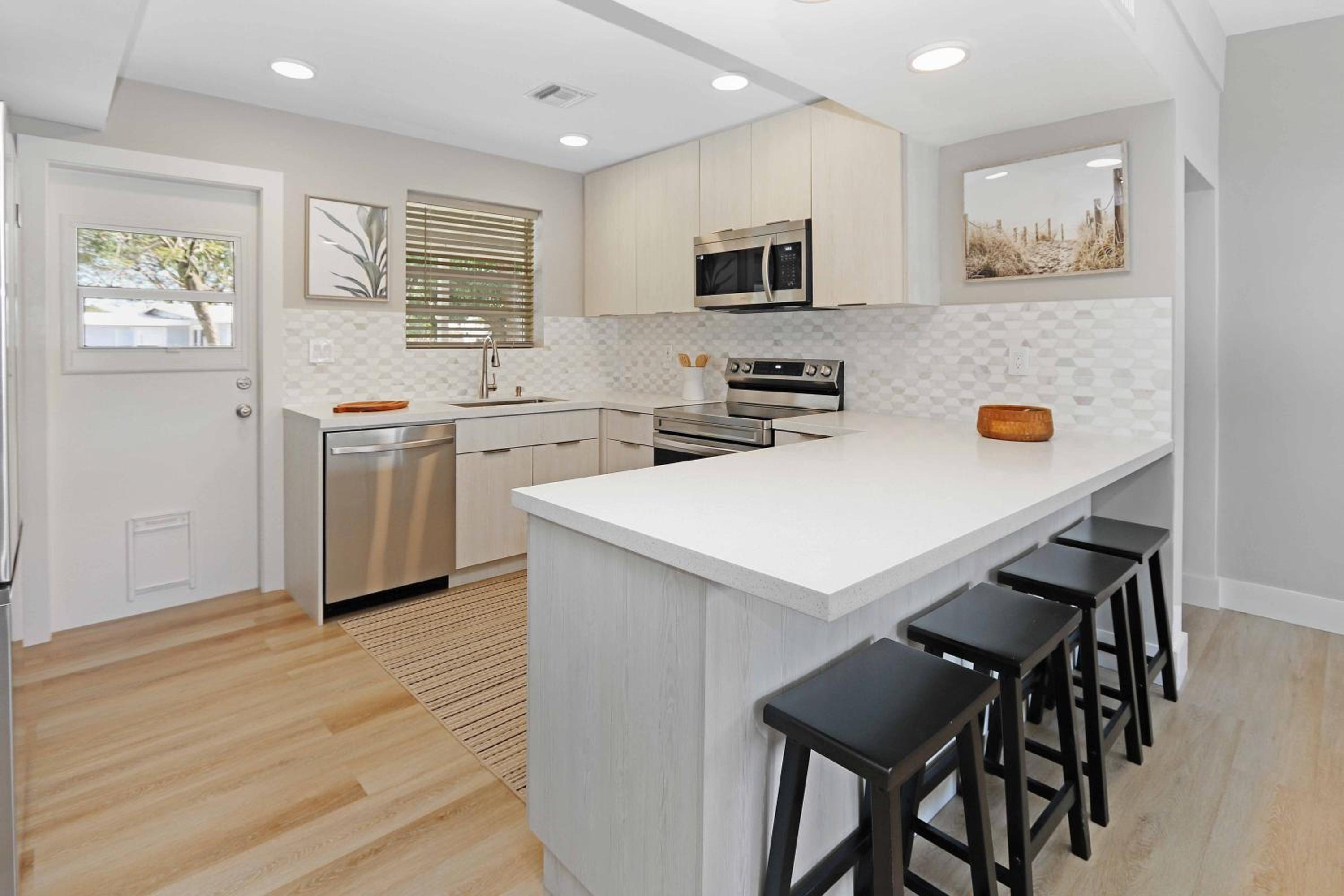 Three-Bedroom House - Photo 21