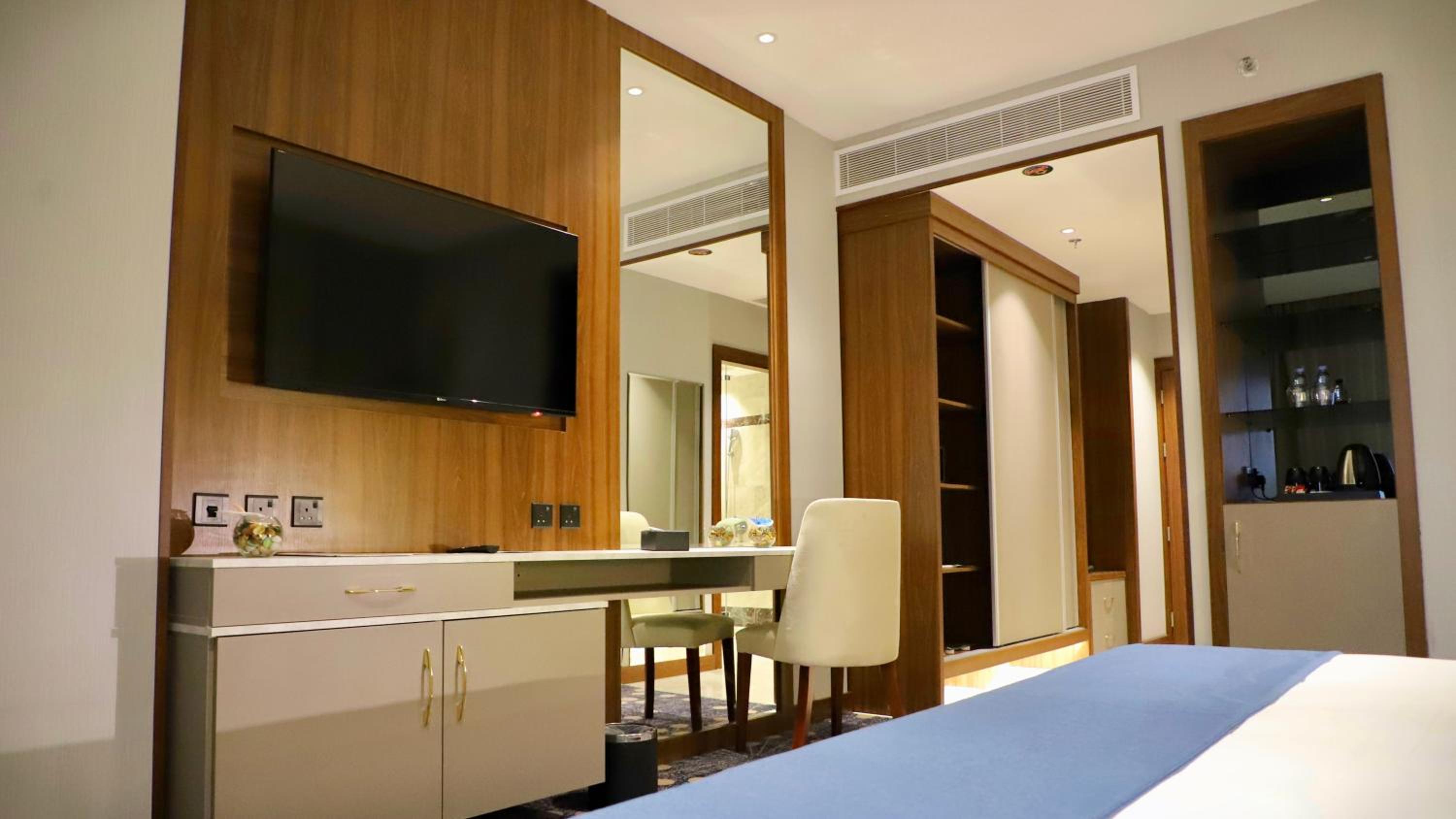Deluxe King Room photo 3