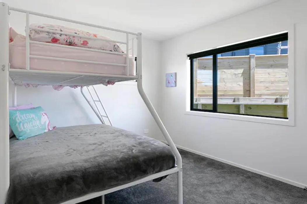 Three-Bedroom House photo 2