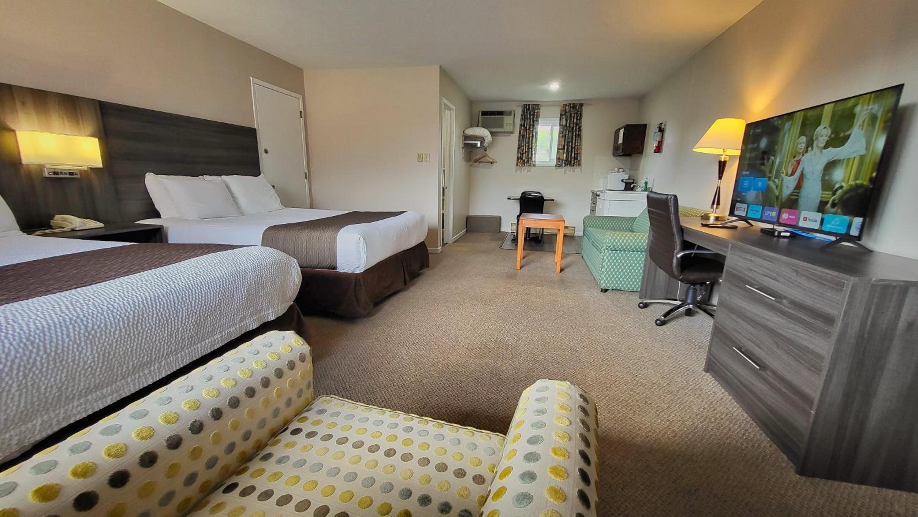 Family Suite with Two Queen Beds and 1 Sofa Bed and Kitchen photo 3
