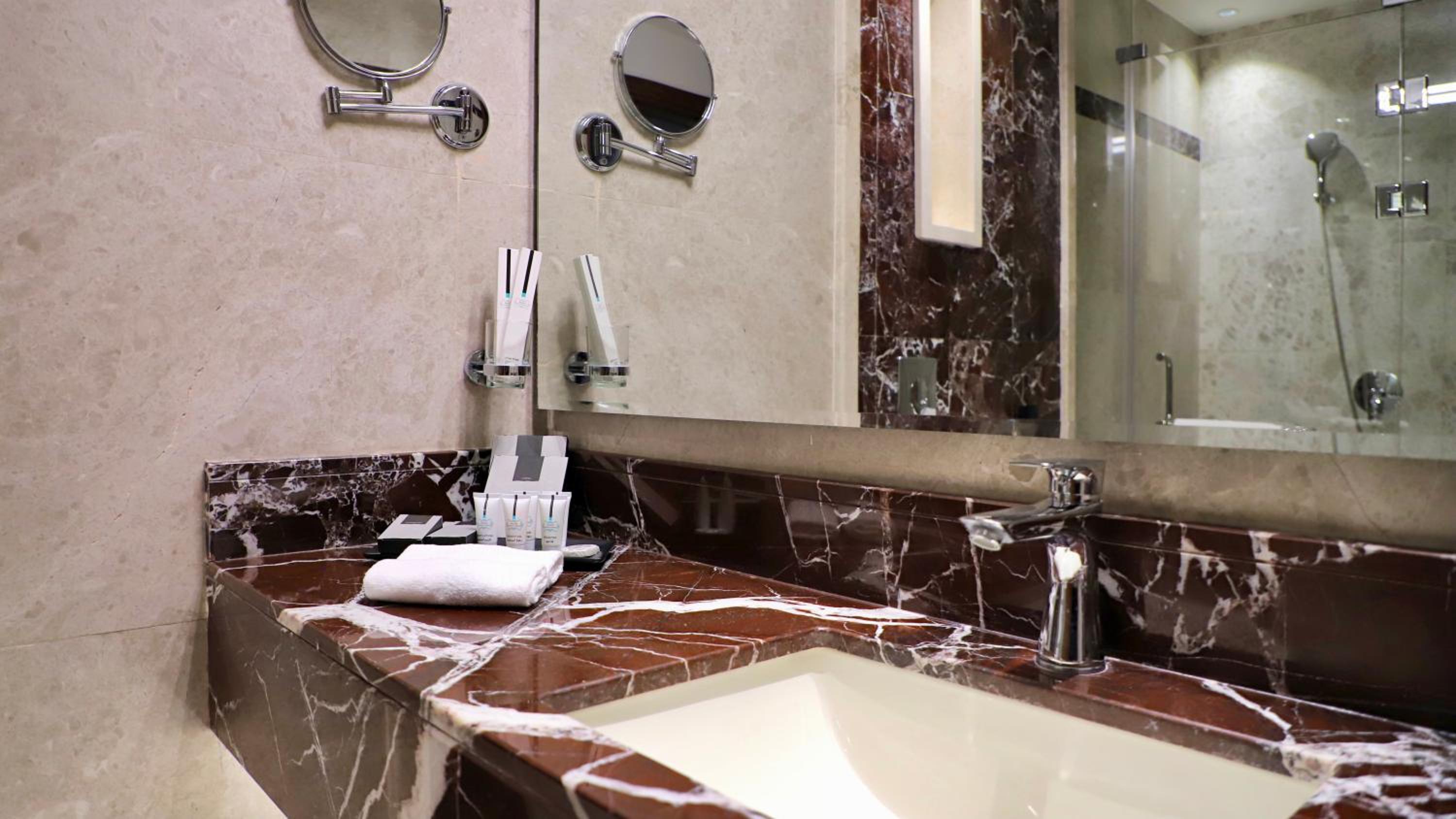 Executive Suite - Photo 3