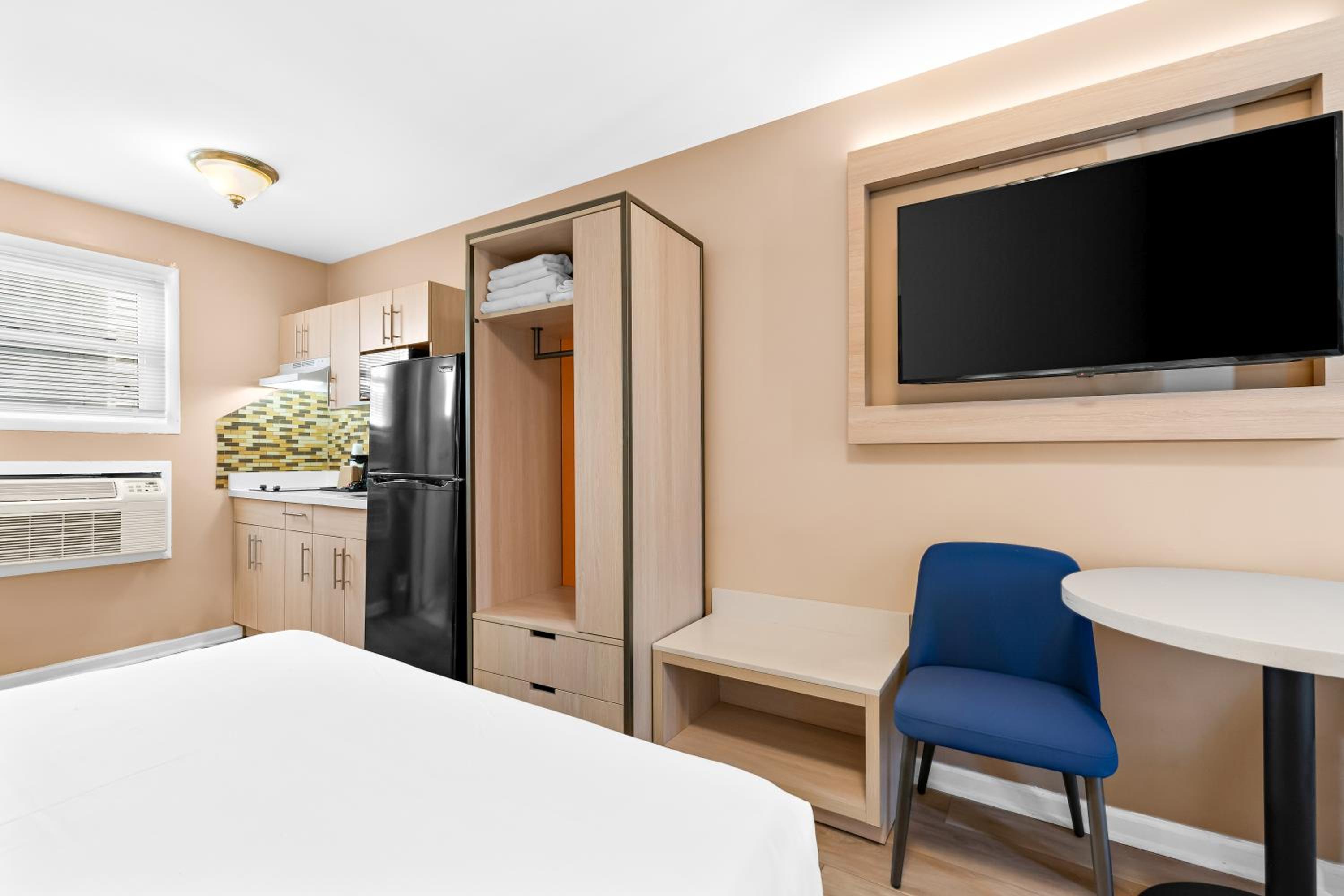 Deluxe Queen Room - Photo 4