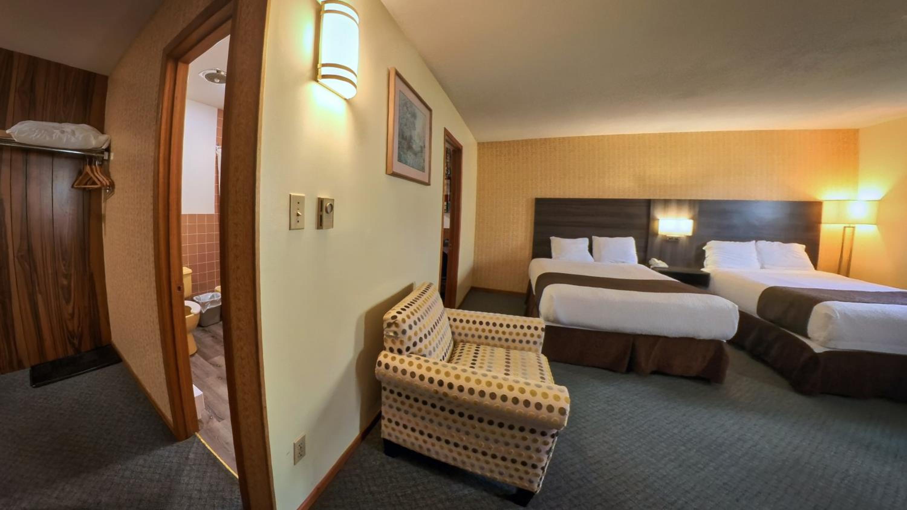 Family Suite with Two Queen Beds and 1 Sofa Bed and Kitchen photo 2