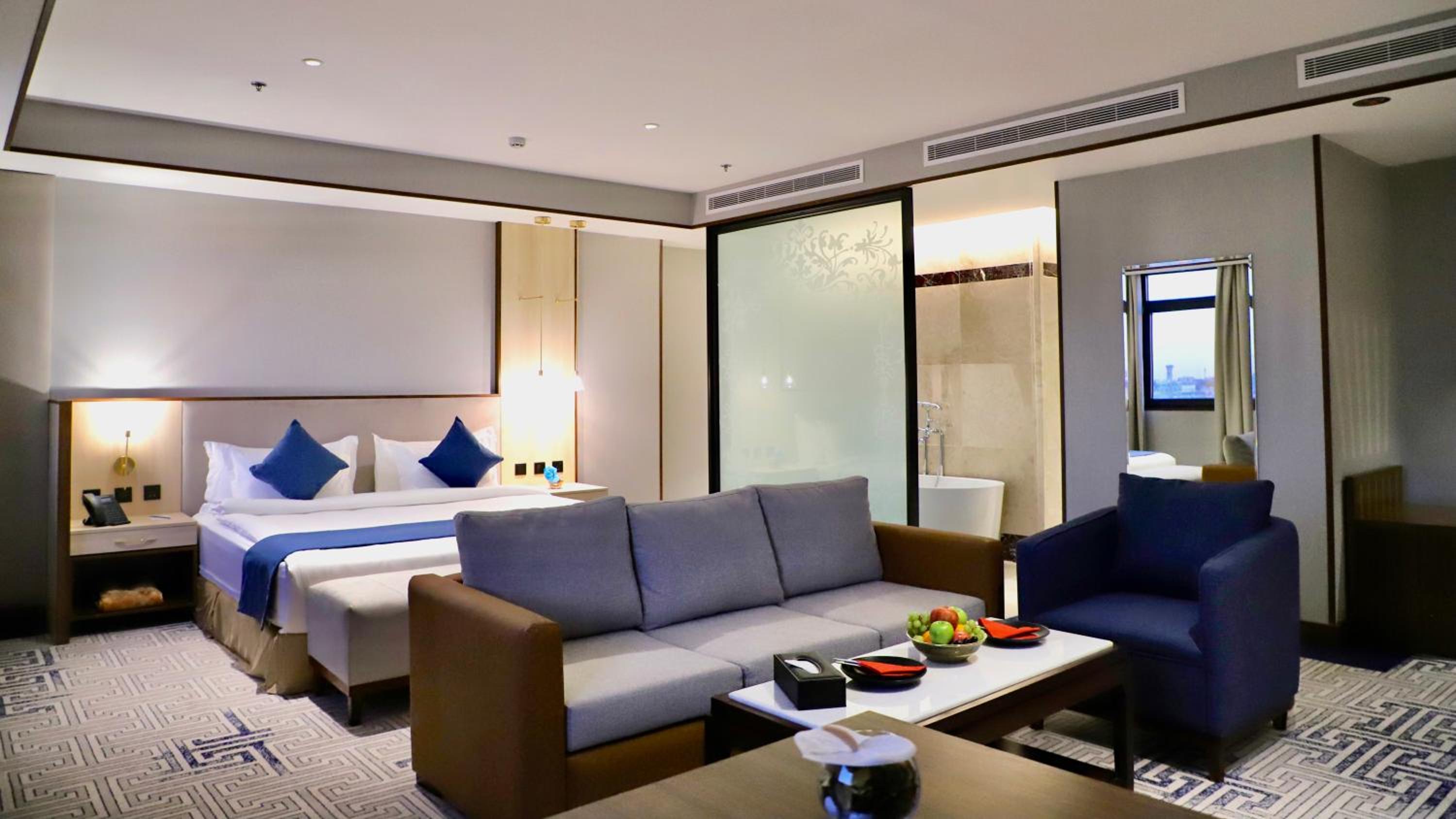 Deluxe Suite photo 3