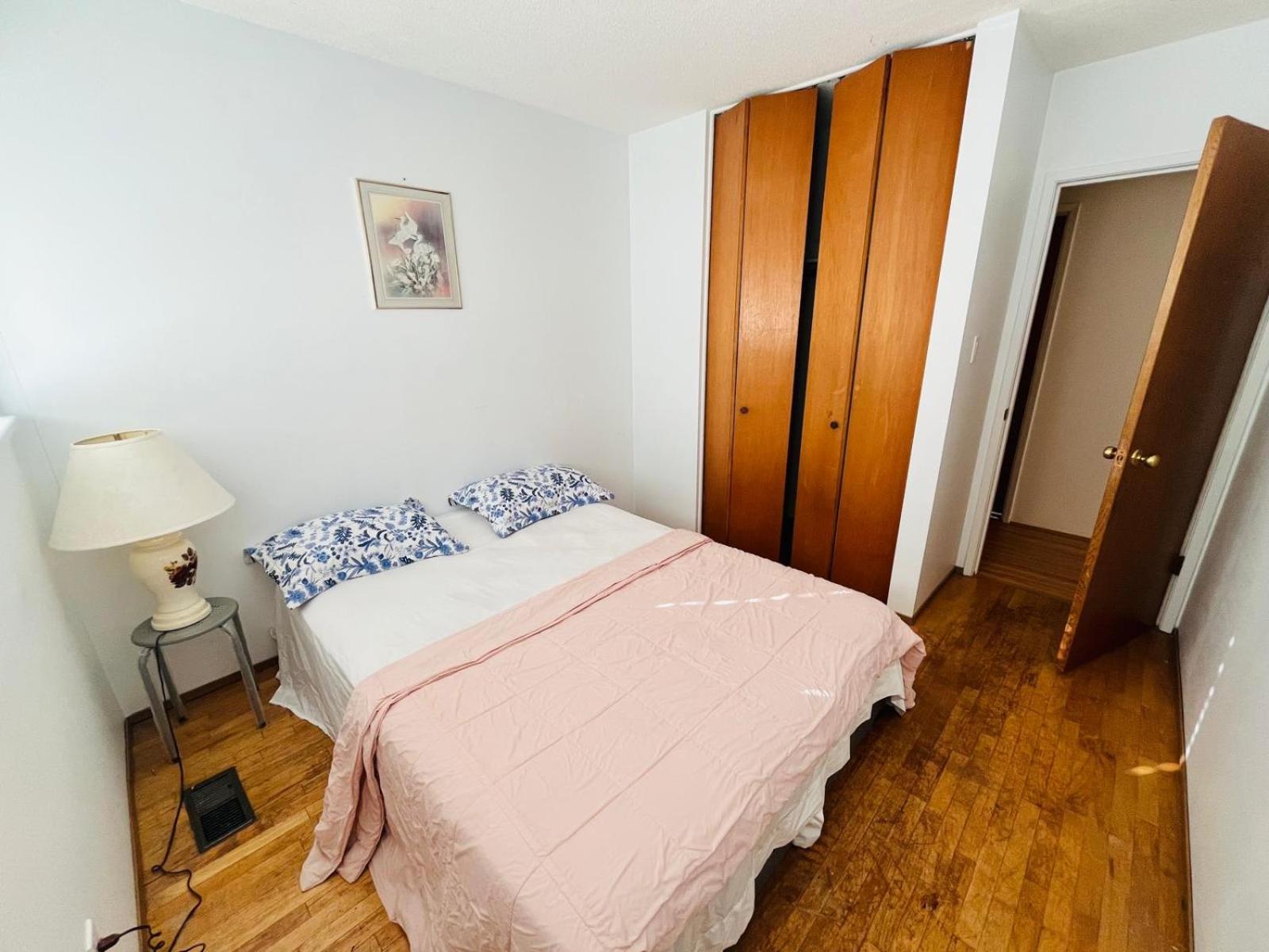 Queen Room photo 2