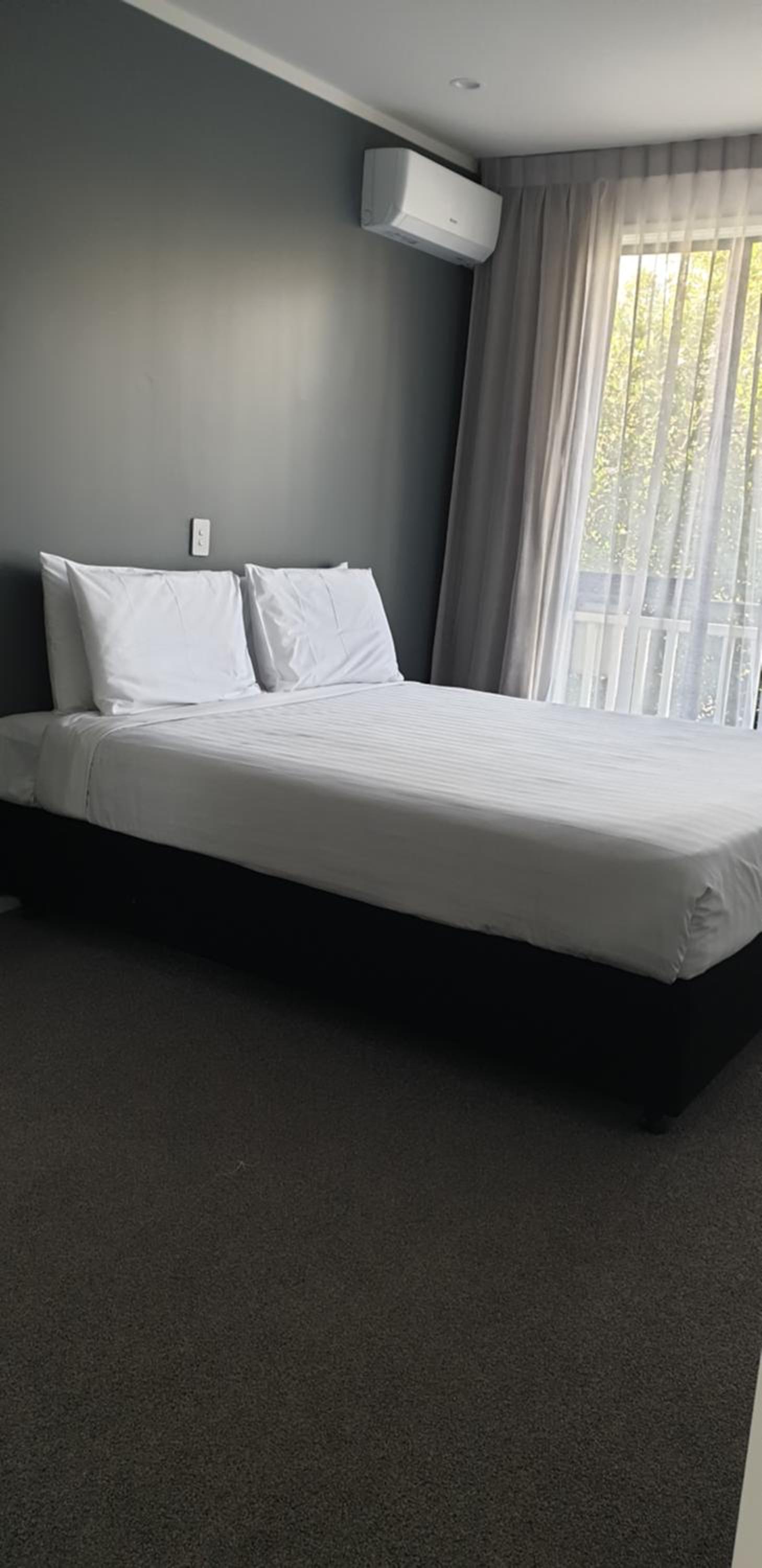 One-Bedroom Apartment - Photo 3
