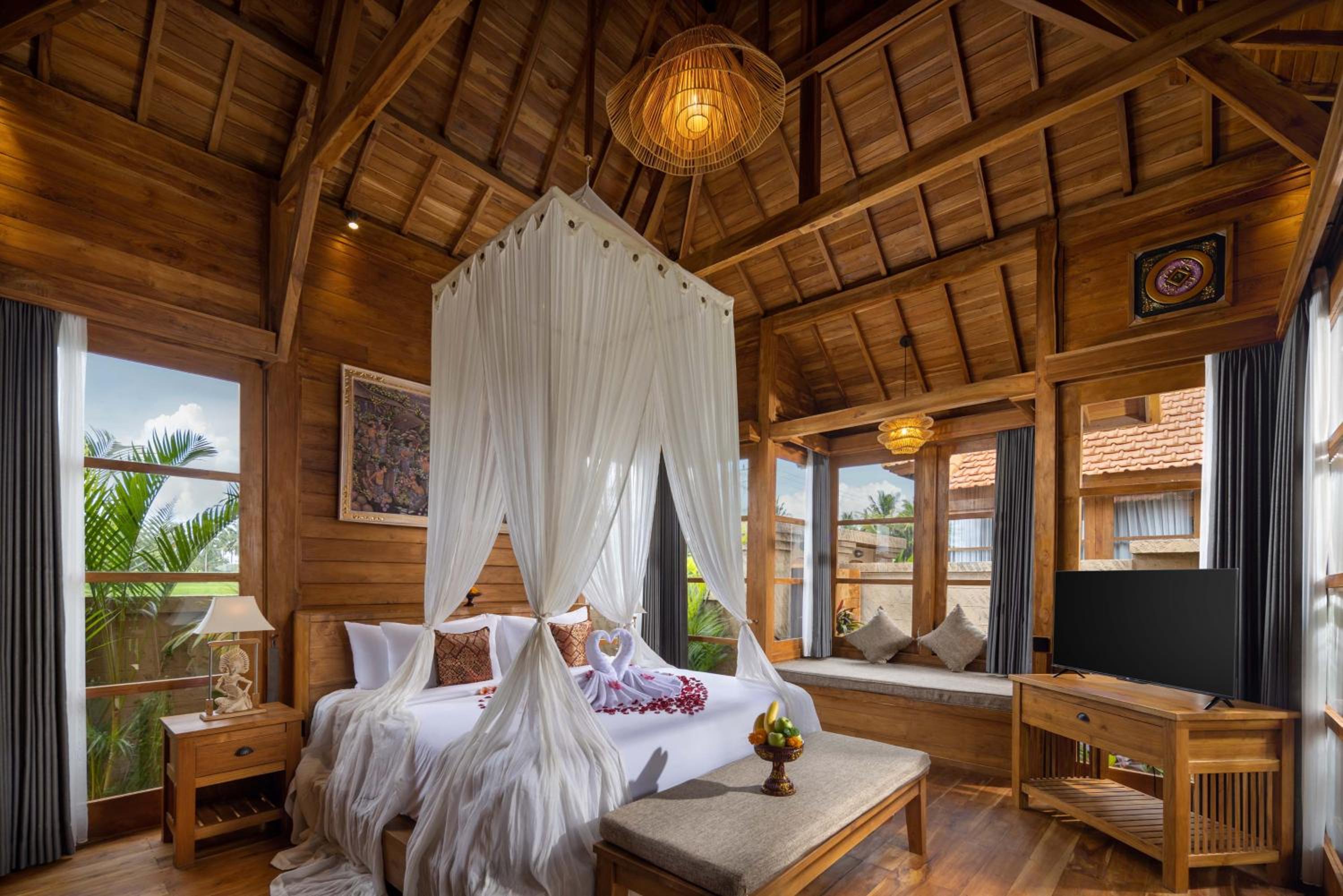 One-Bedroom Wooden Pool Villa with Rice Field View - Photo 1
