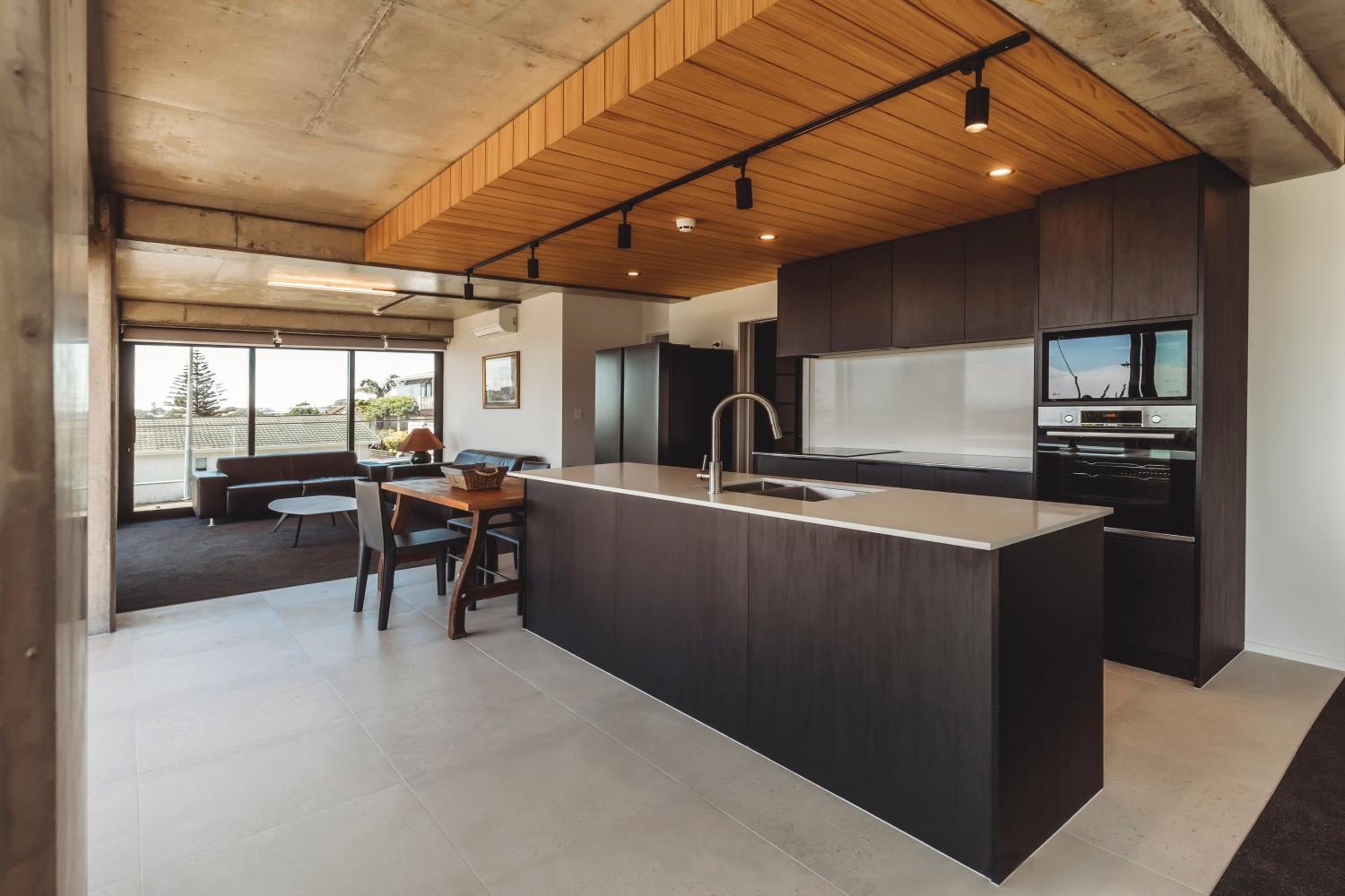 Three-Bedroom Apartment with Balcony photo 2
