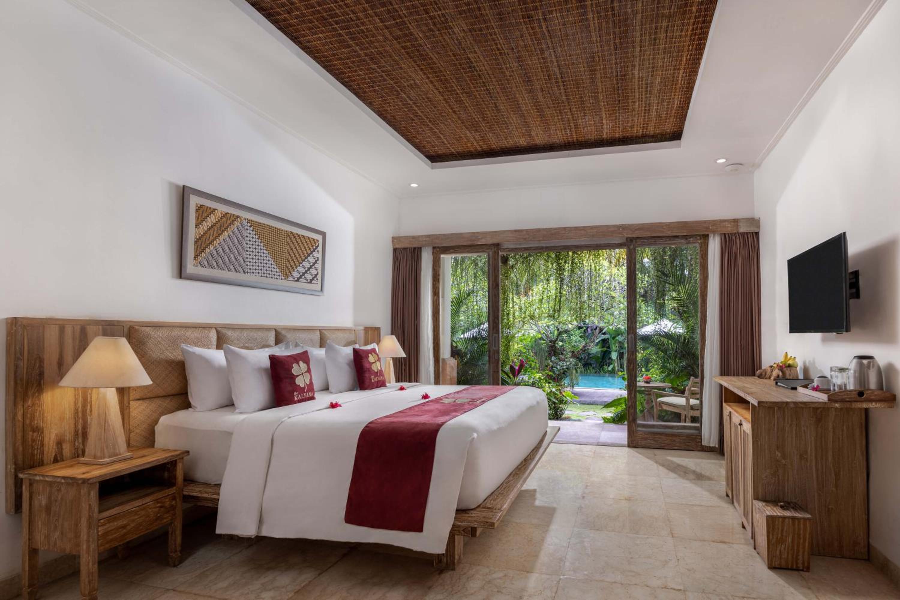 Deluxe Room with Pool View - Photo 1