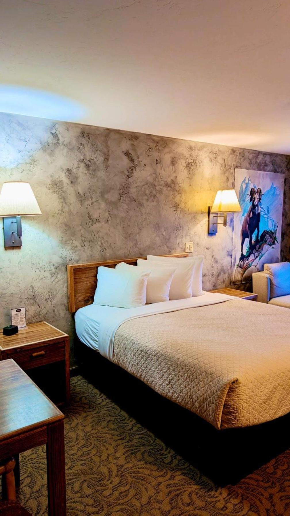 Queen Room with Mountain View