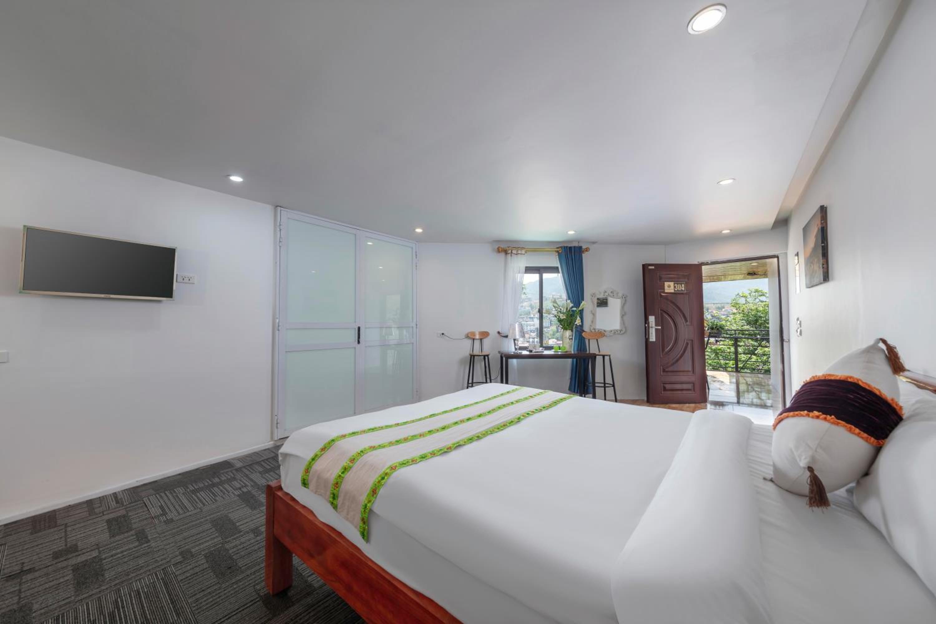 Double Room with Mountain View