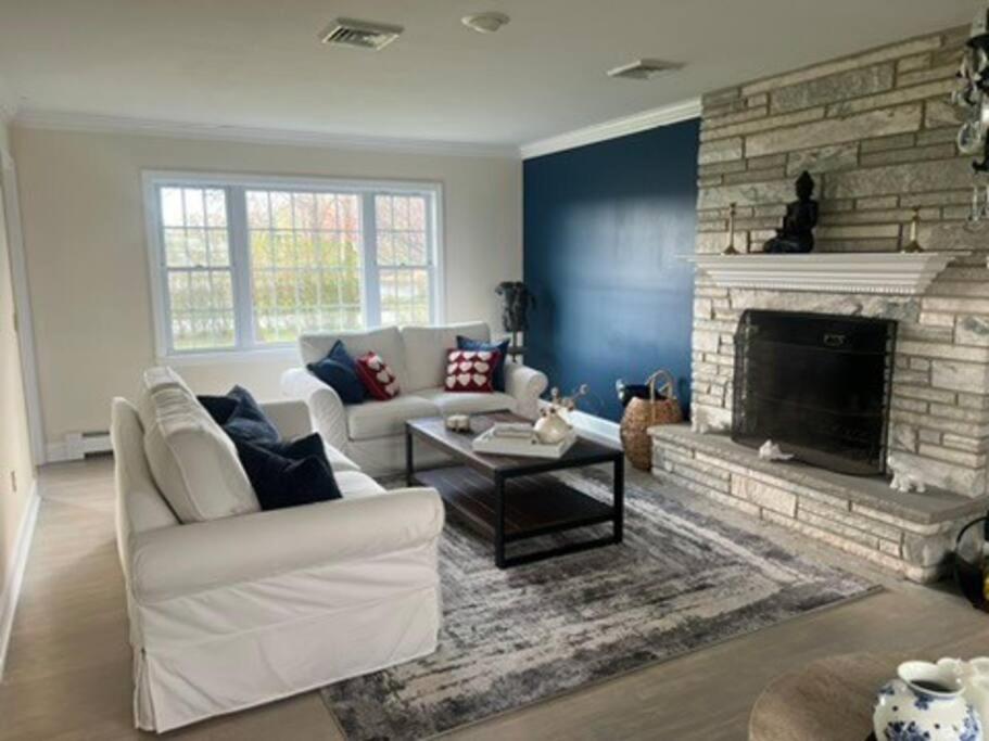 Three-Bedroom House photo 3