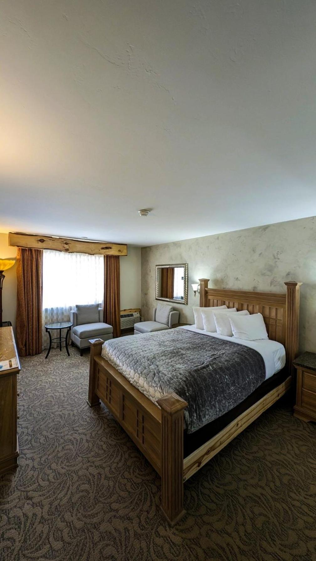 Queen Room - Disability Access- Non-Smoking