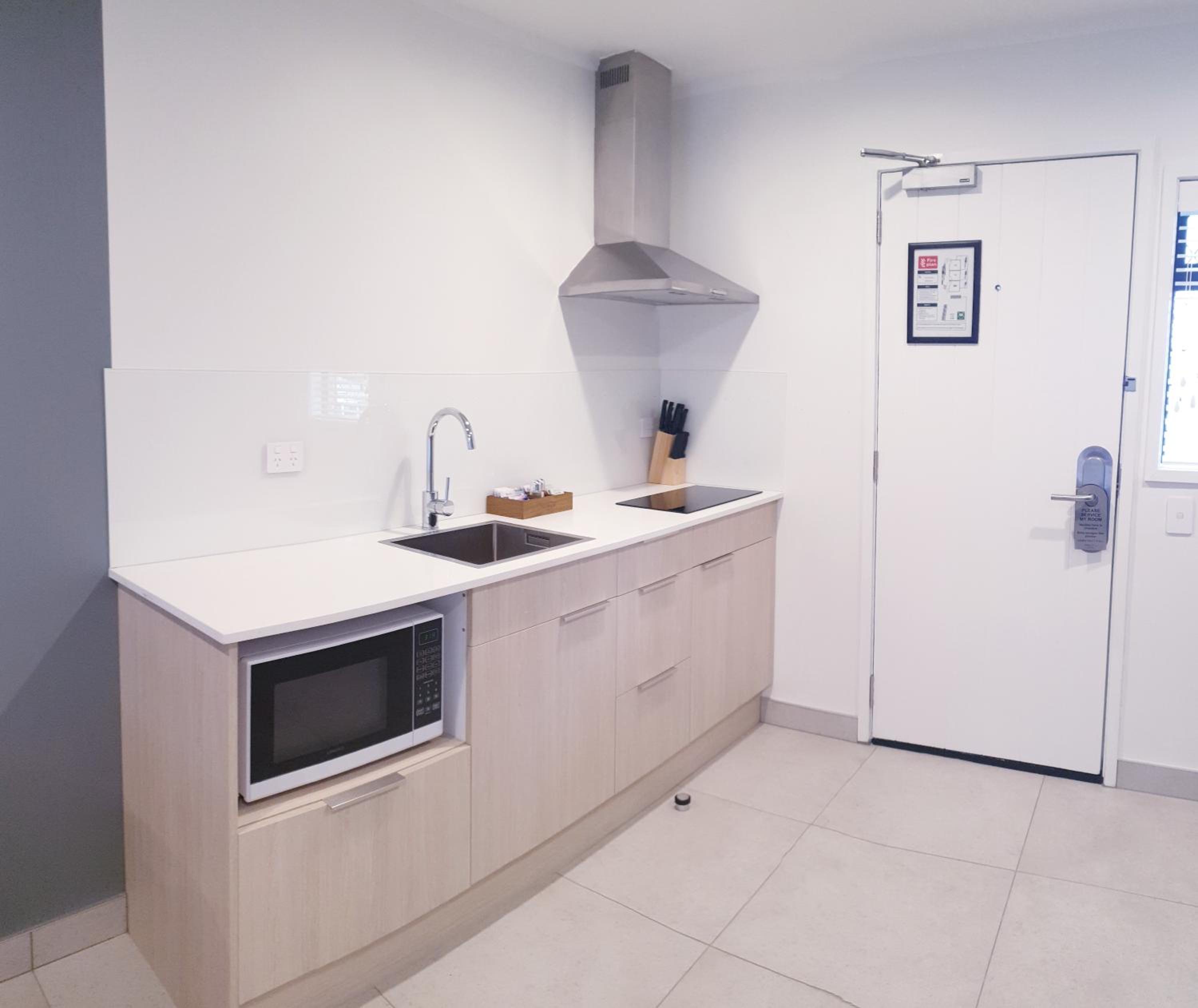 One-Bedroom Apartment - Photo 2