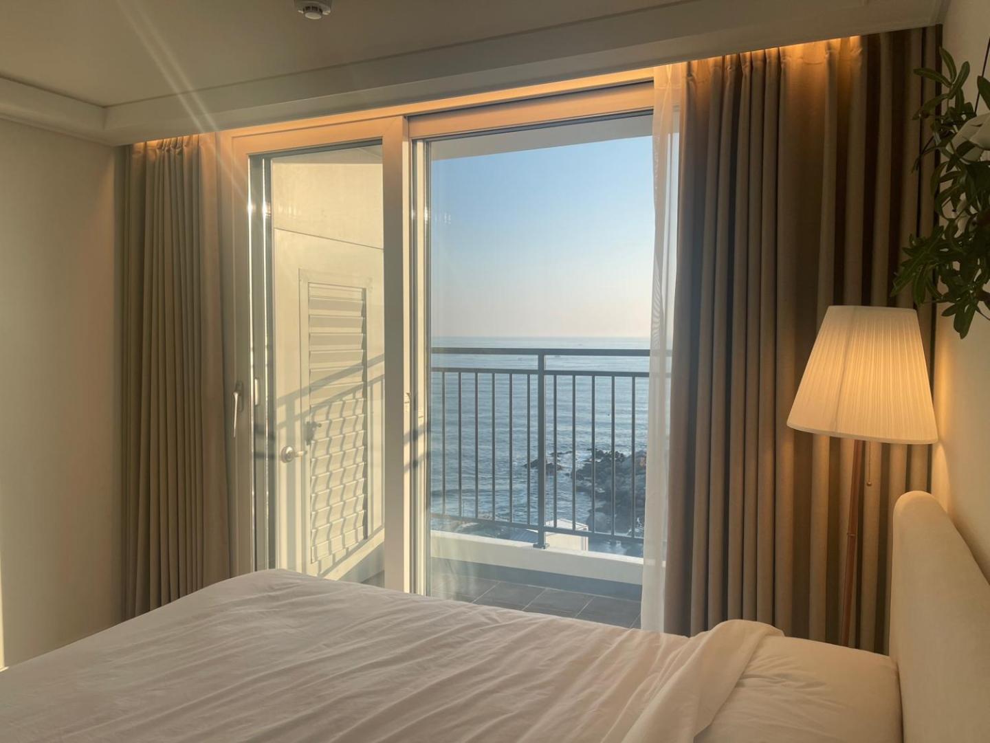Double Room with Sea View - Photo 4