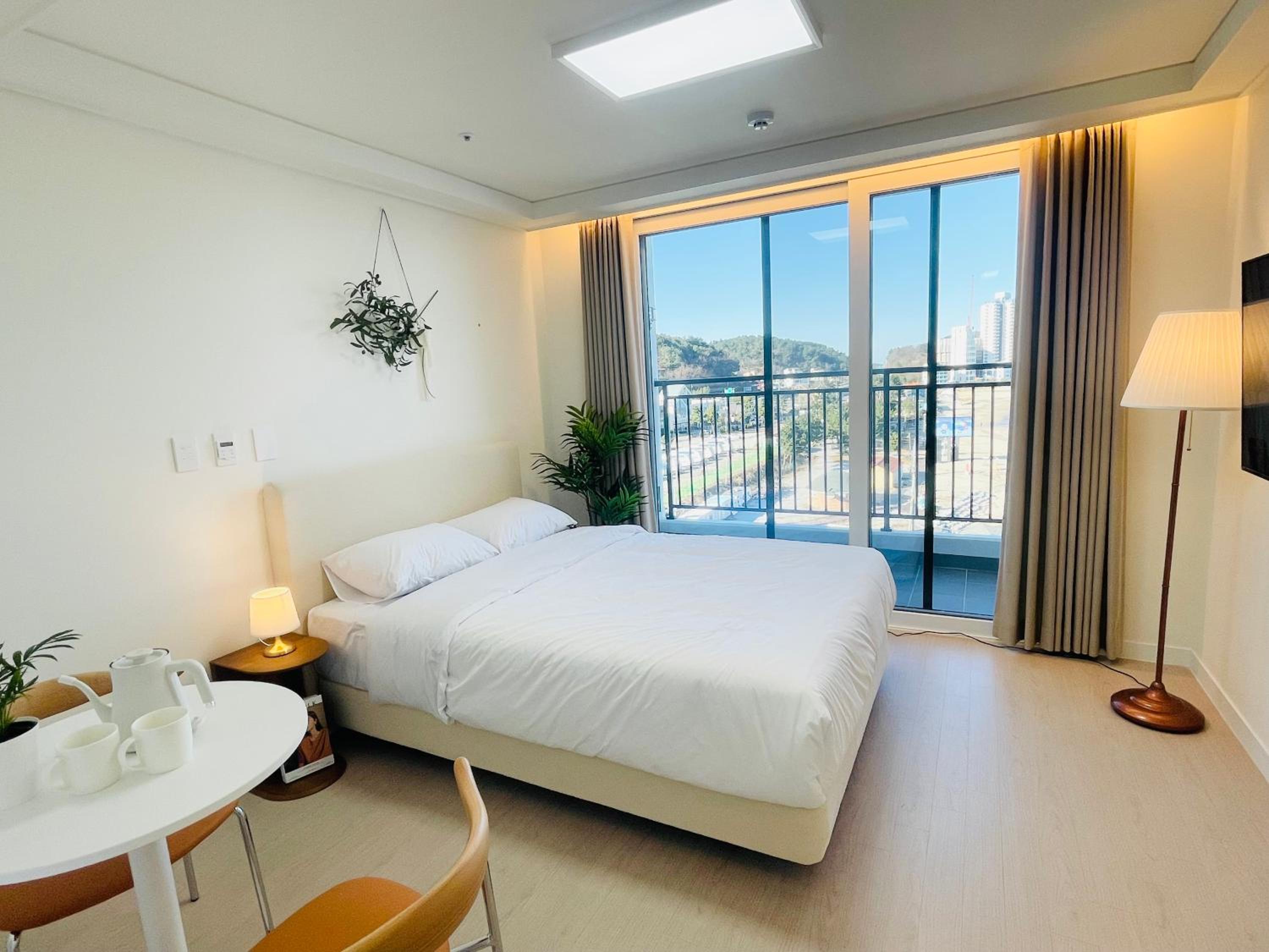 Double Room with Sea View - Photo 17