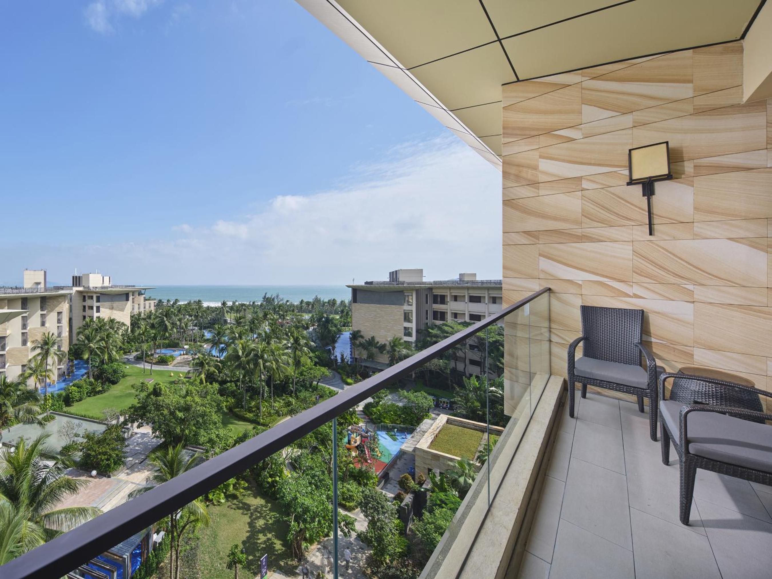 Deluxe Ocean View Room with King Bed - Photo 2