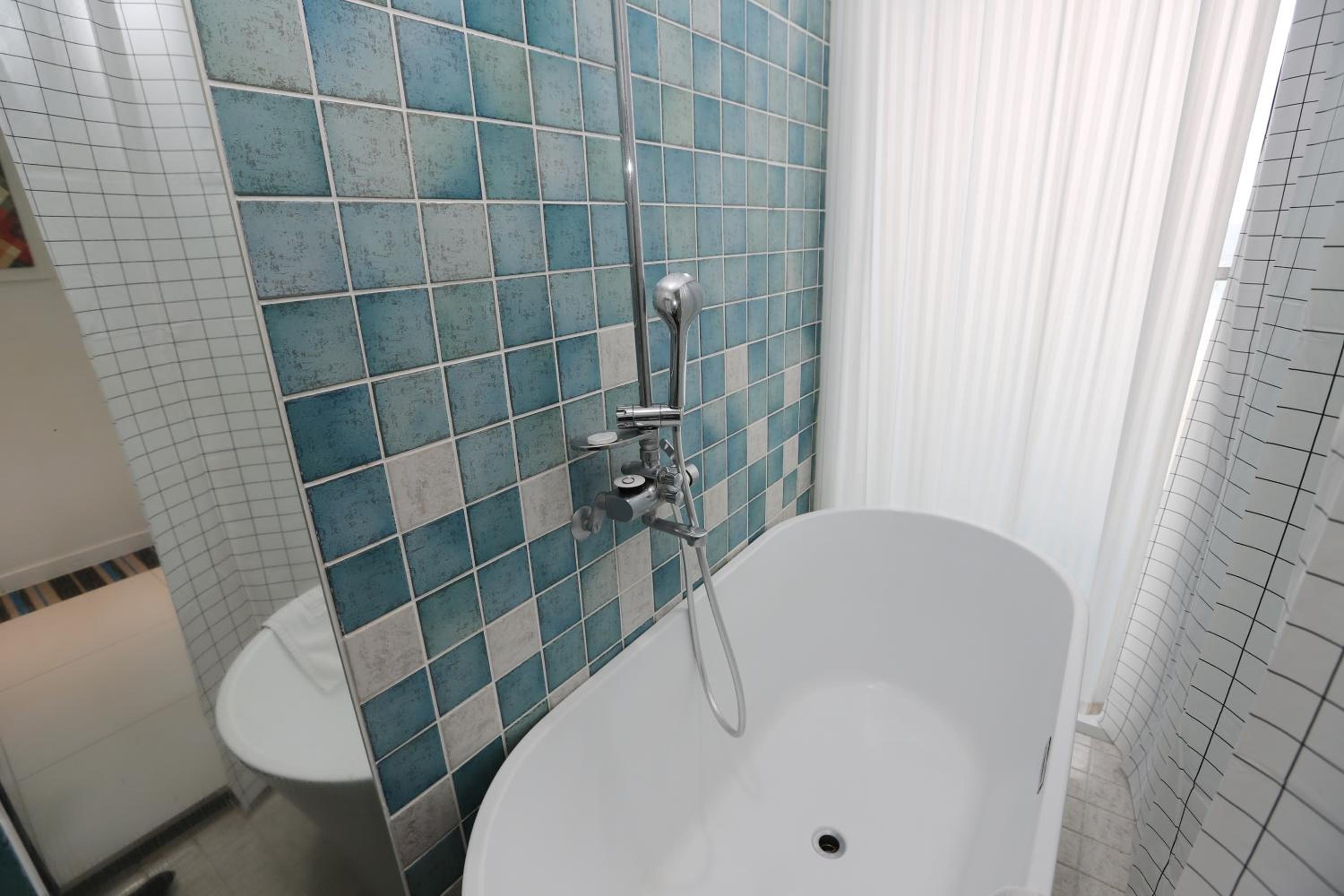 Double Room with Corner side (Including a cup of Americano) - Photo 8