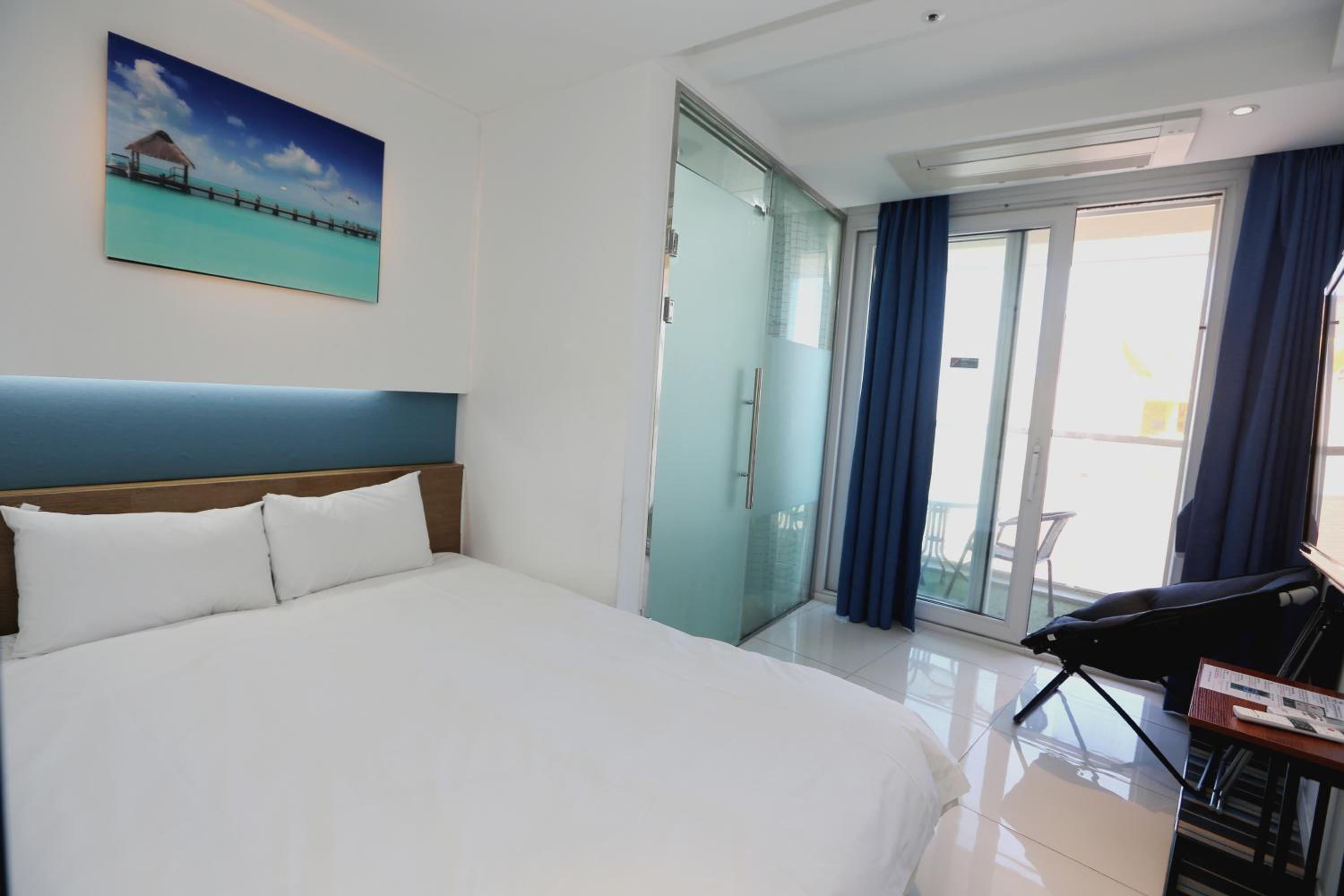 Double Room with Corner side (Including a cup of Americano) - Photo 7