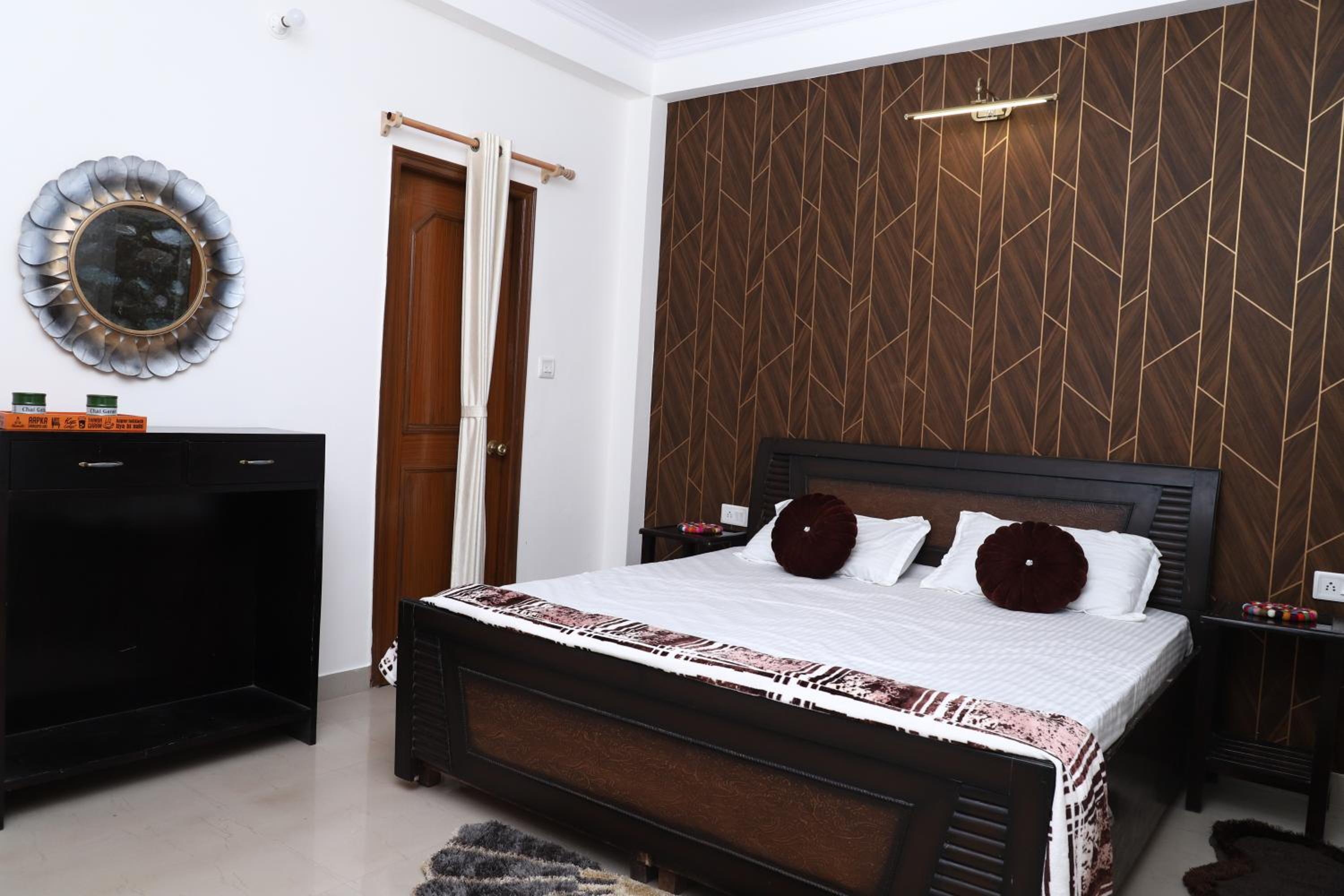 Deluxe Double Room With Bath photo 1