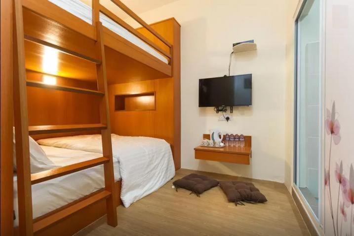 Double or Twin Room with Bathroom photo 2