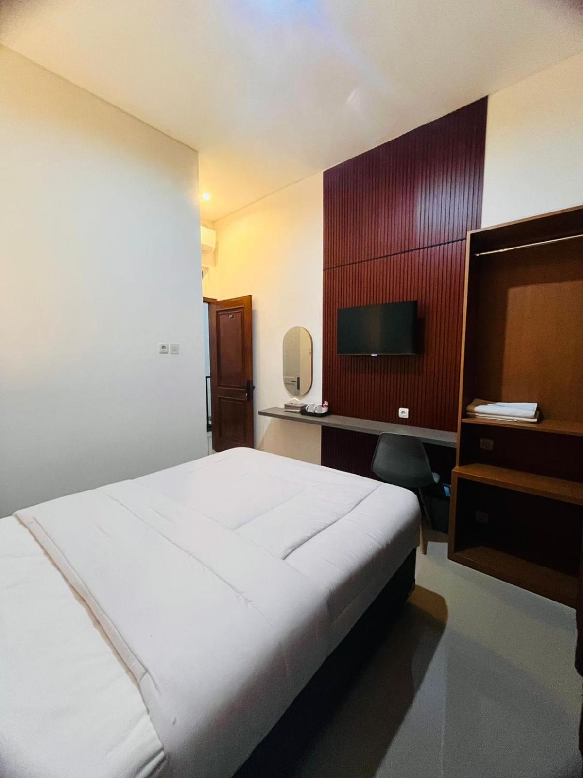 Deluxe Double Room - Photo 12