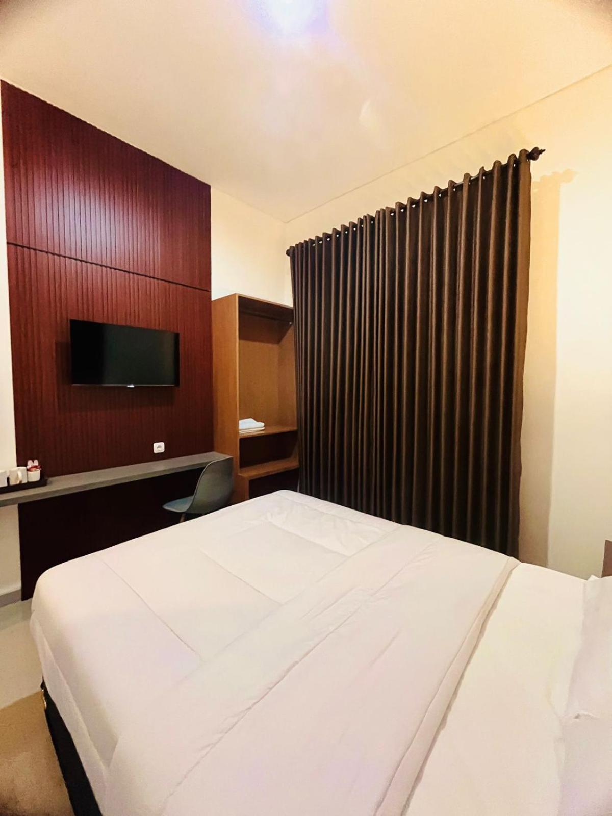 Deluxe Double Room - Photo 11