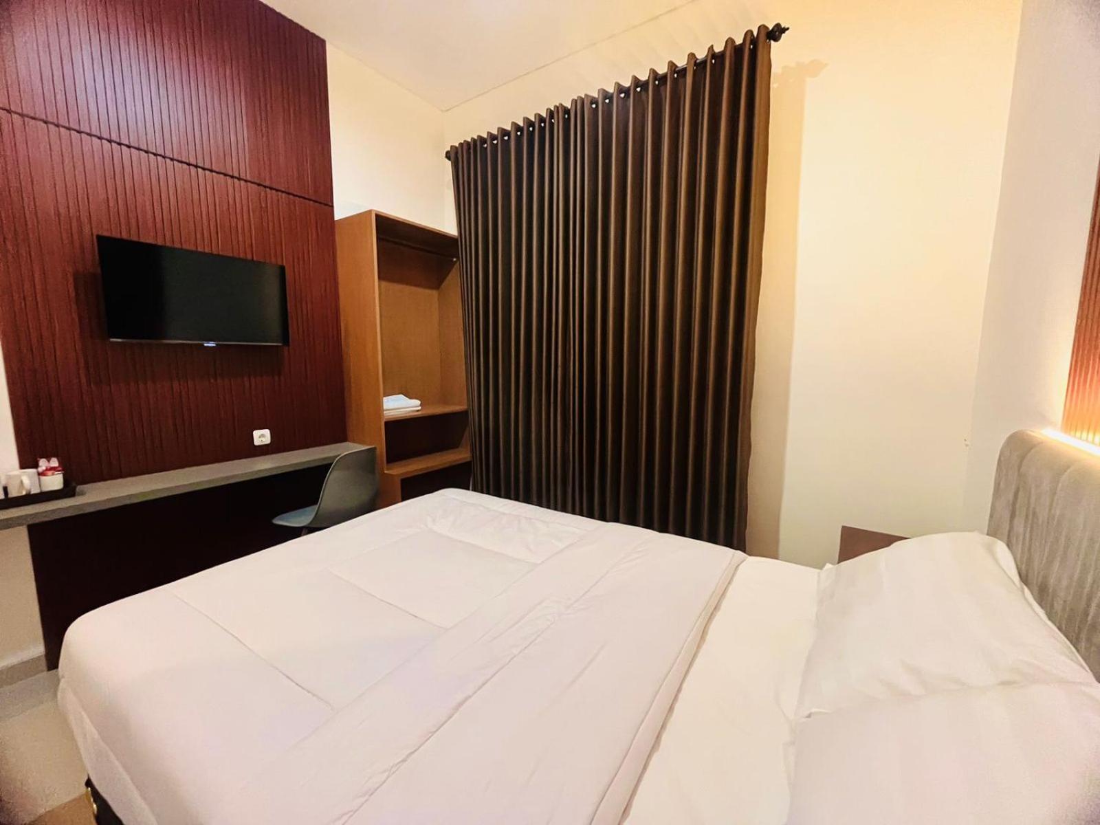 Deluxe Double Room - Photo 9