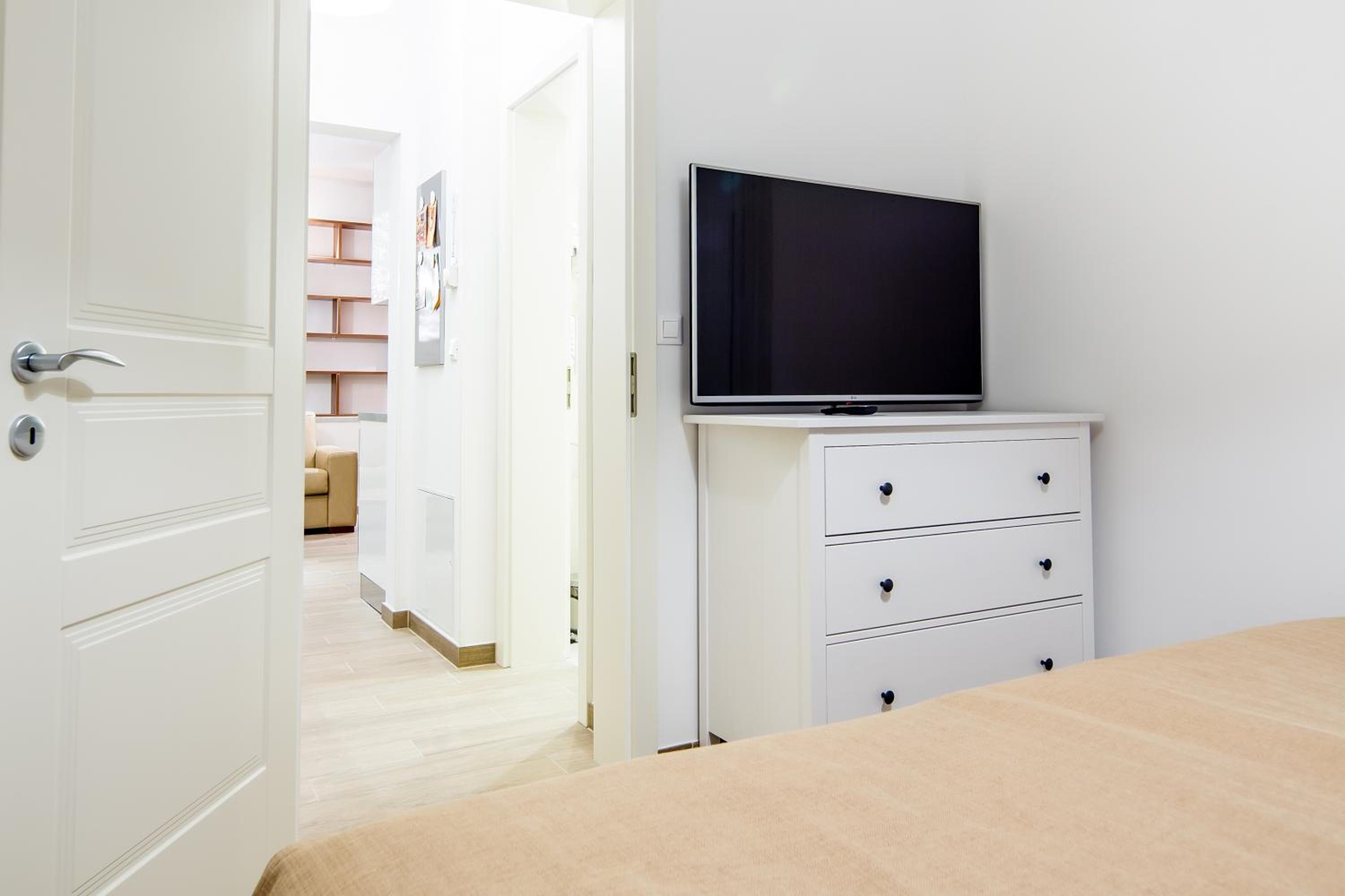 One-Bedroom Apartment (4 Adults) - Photo 4