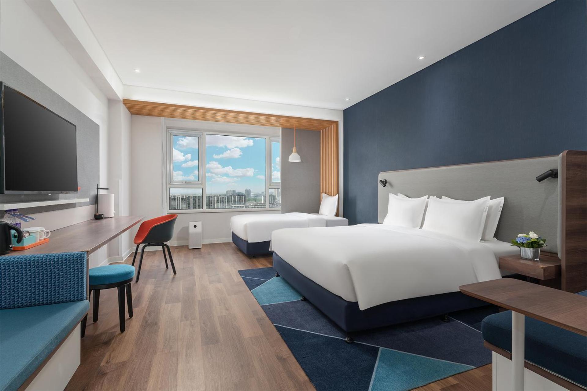 Standard Room with One King and One Twin Bed - City View - Photo 3