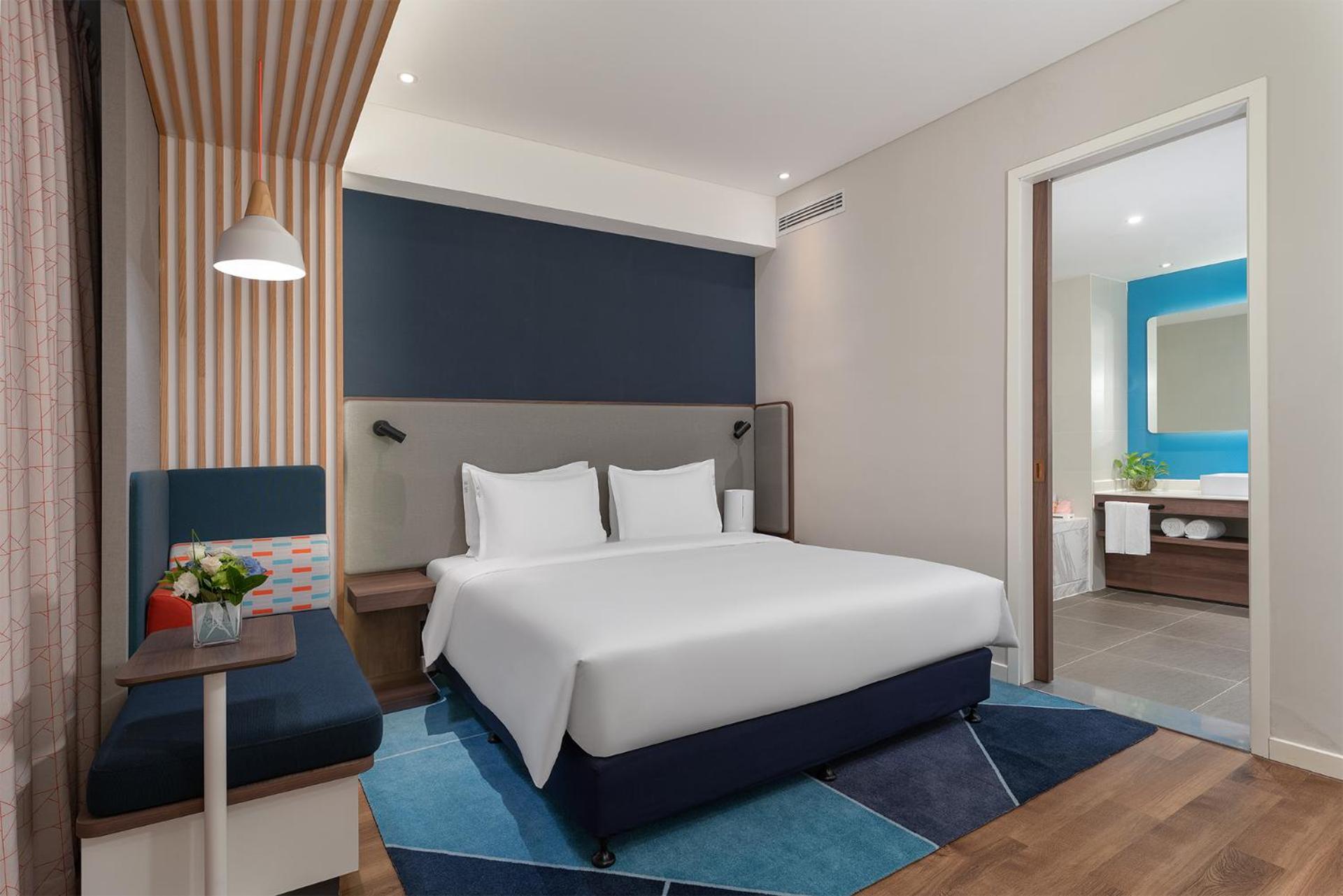 One-Bedroom Suite - Photo 2