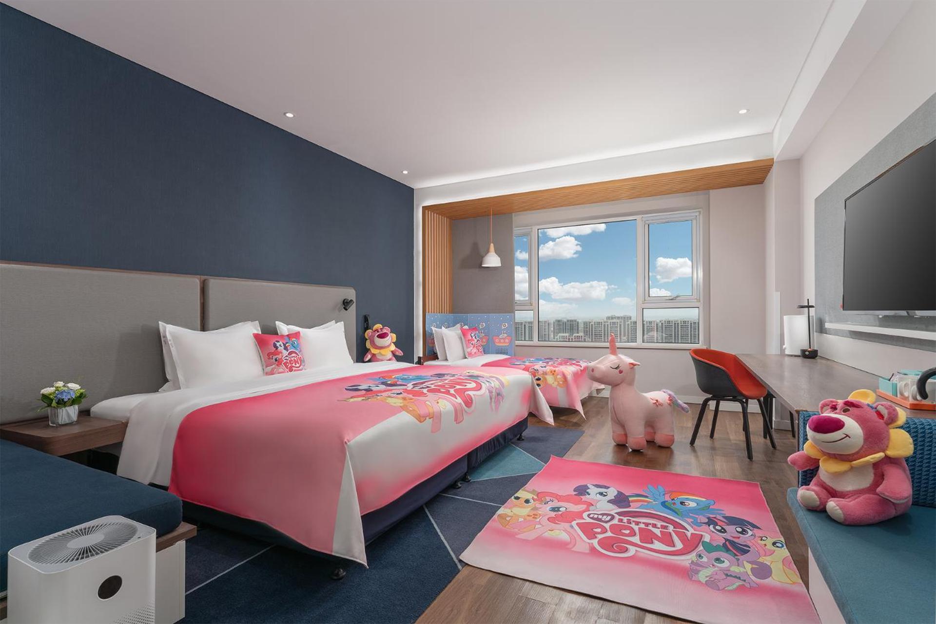 Standard Room with One King and One Twin Bed - City View - Photo 4