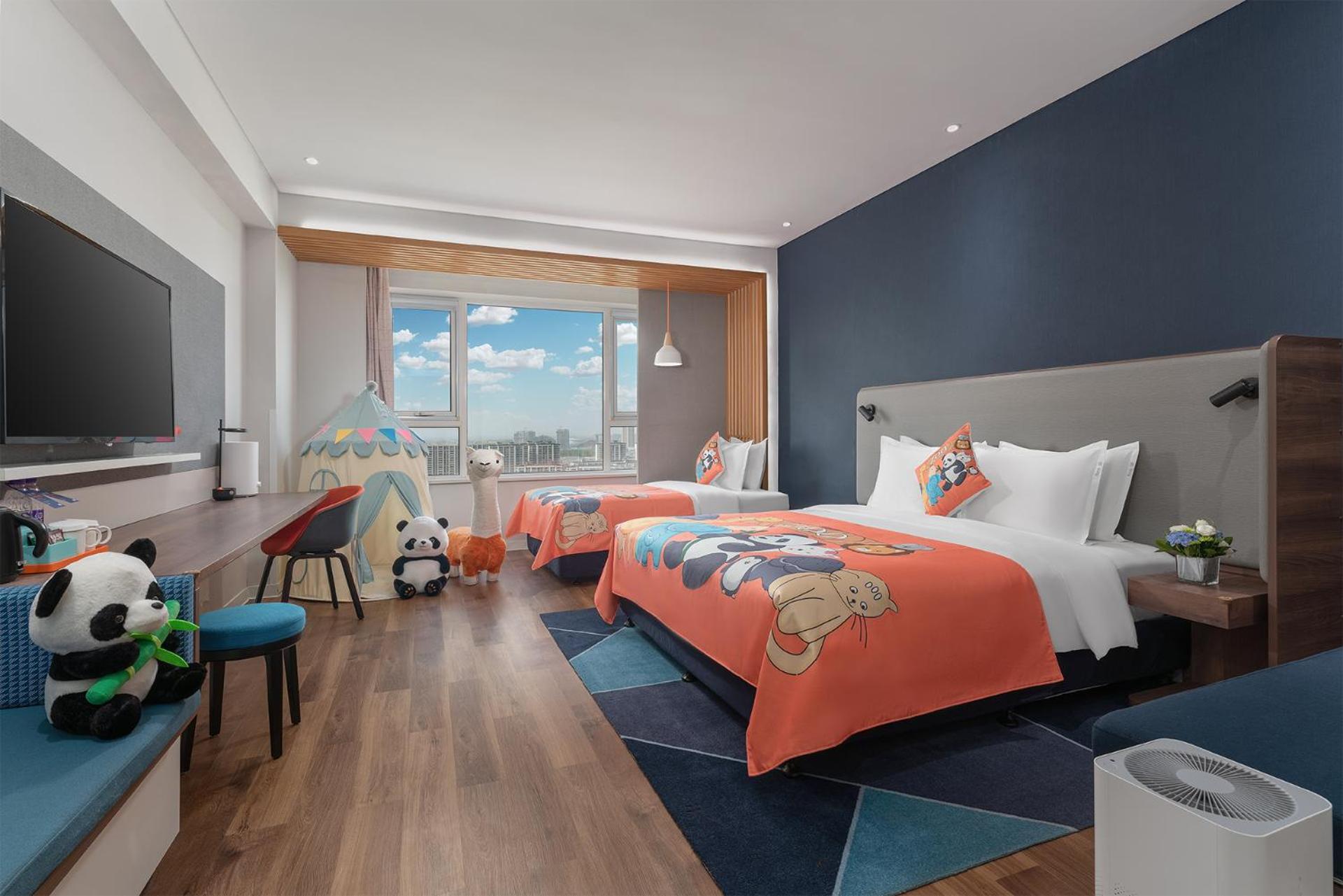 Standard Room with One King and One Twin Bed - City View - Photo 5