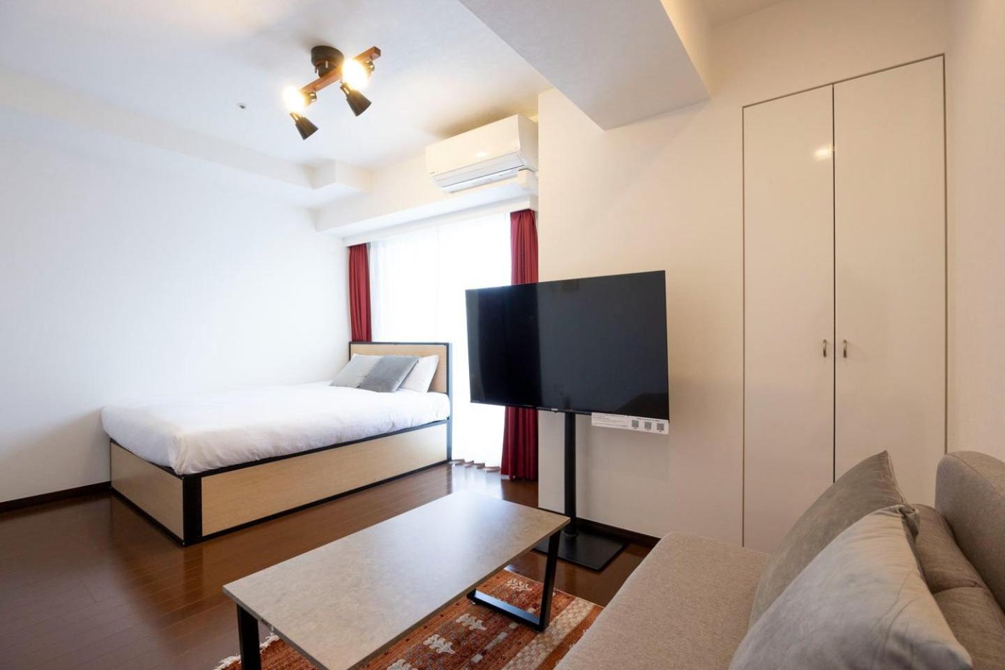 One-Bedroom Apartment photo 2