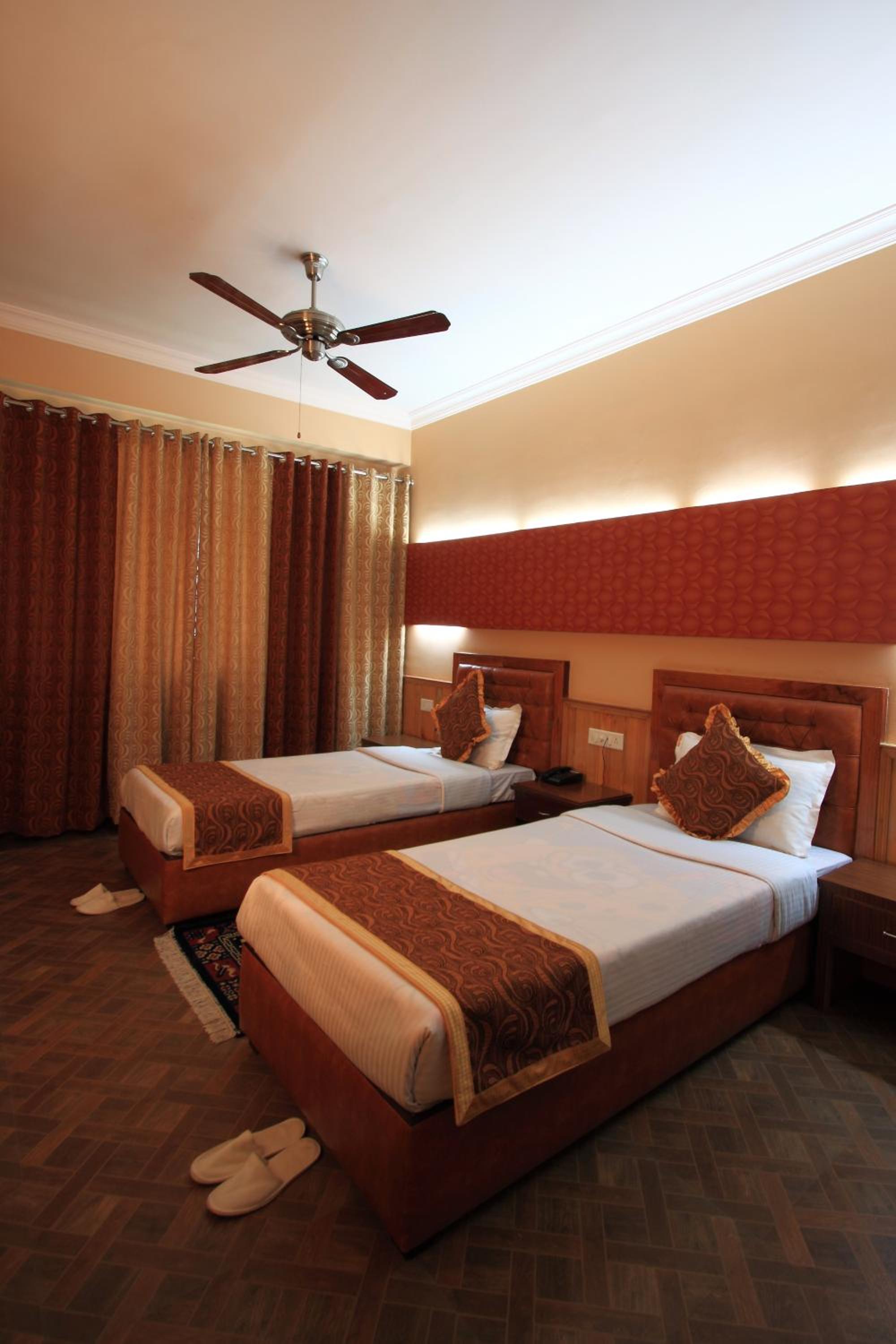 Deluxe Double or Twin Room photo 3