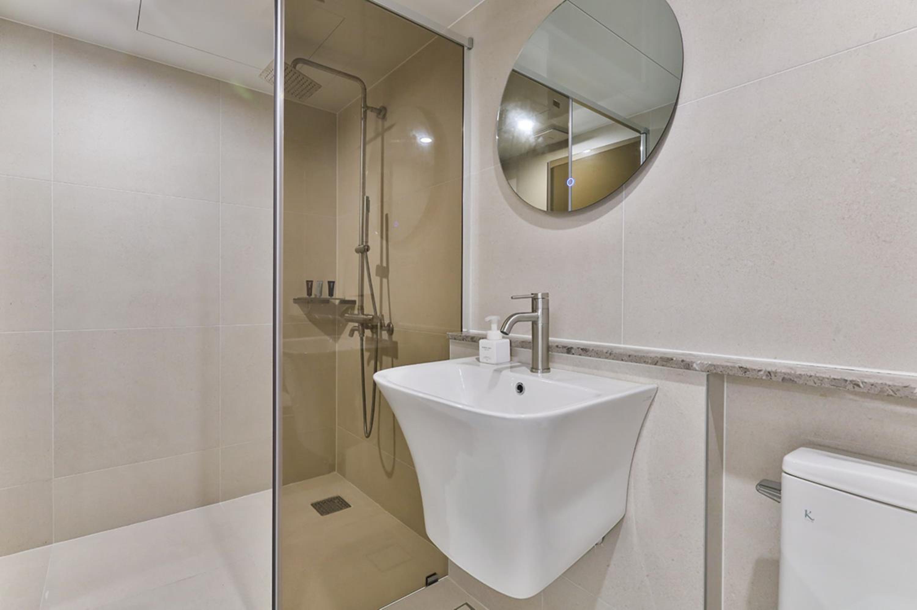 Deluxe Double Room - Photo 13