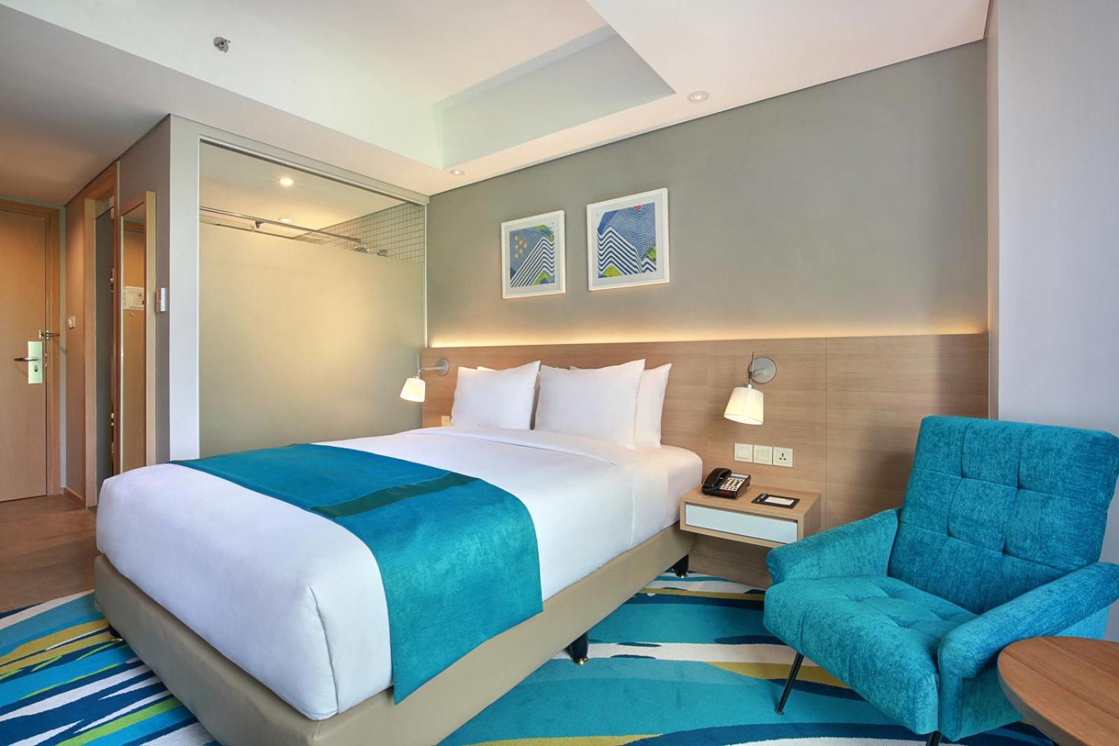Standard Queen Room with City View - Free Breakfast